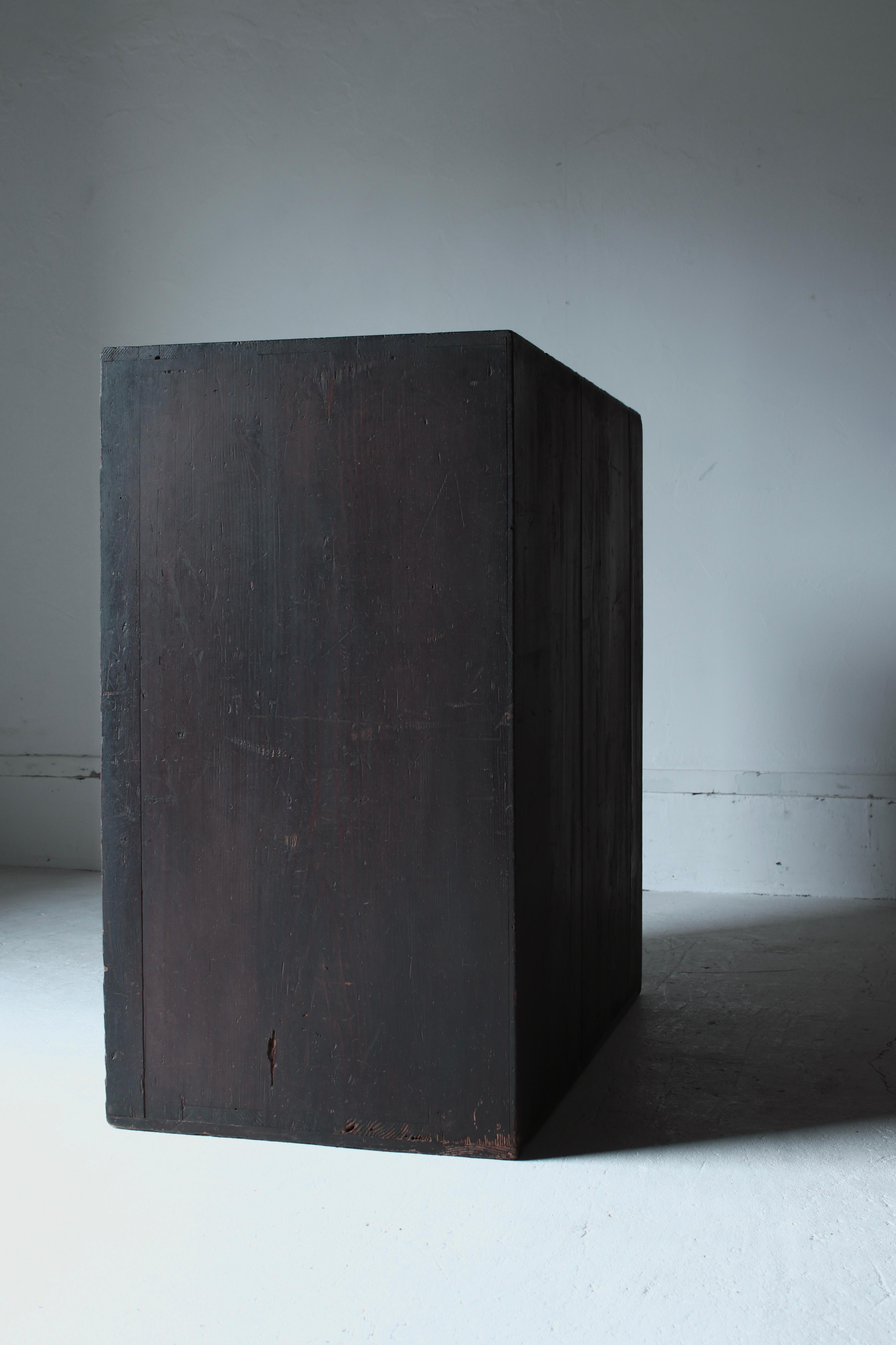 Japanische antike große schwarze Tansu-/Schrankschrankaufbewahrung /1868-1912er Jahre Wabi-Sabi, Wabi-Sabi 7
