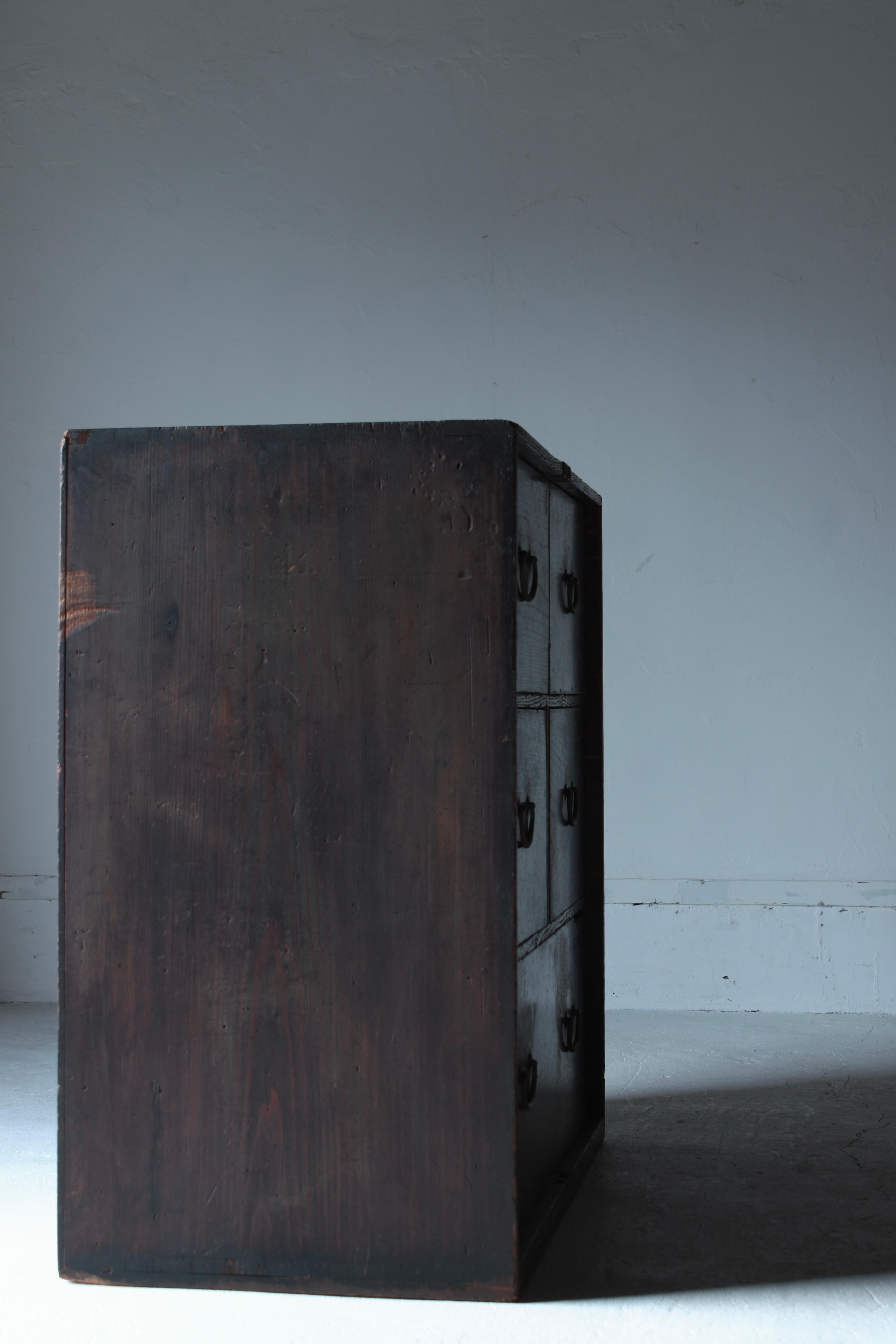 Japanische antike große schwarze Tansu-/Schrankschrankaufbewahrung /1868-1912er Jahre Wabi-Sabi, Wabi-Sabi 9