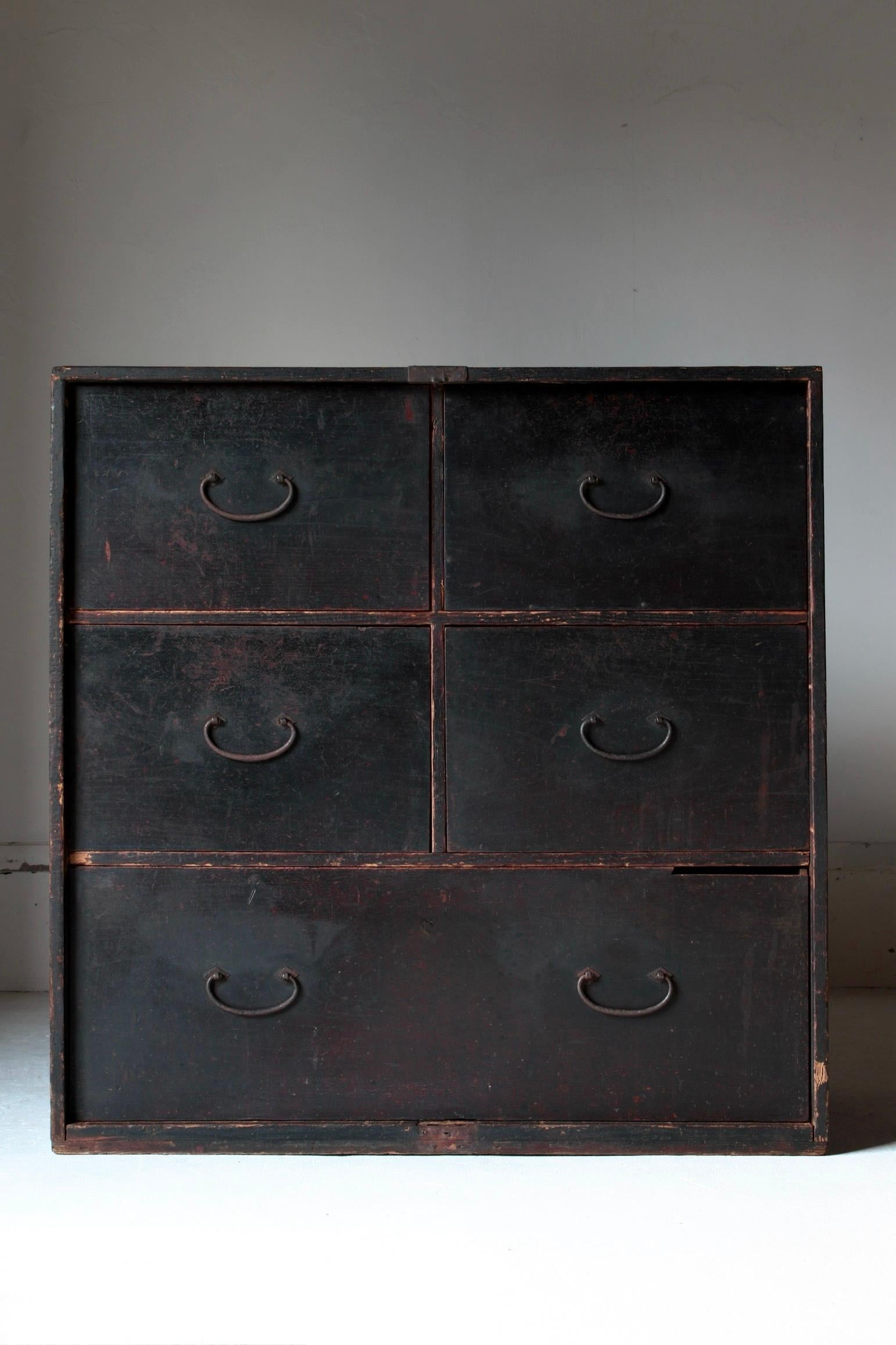 Japanische antike große schwarze Tansu-/Schrankschrankaufbewahrung /1868-1912er Jahre Wabi-Sabi, Wabi-Sabi 13