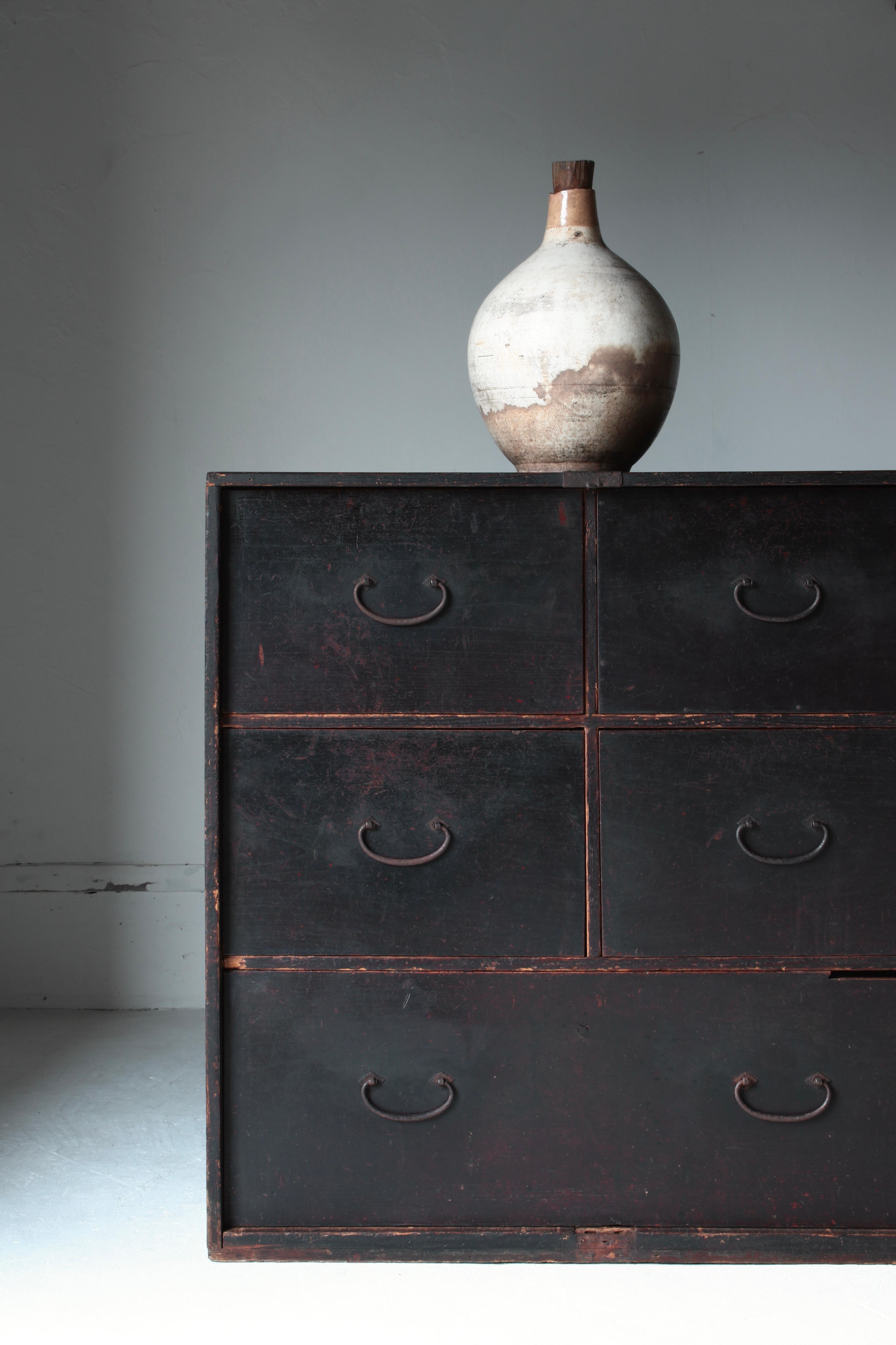 Japanische antike große schwarze Tansu-/Schrankschrankaufbewahrung /1868-1912er Jahre Wabi-Sabi, Wabi-Sabi 2