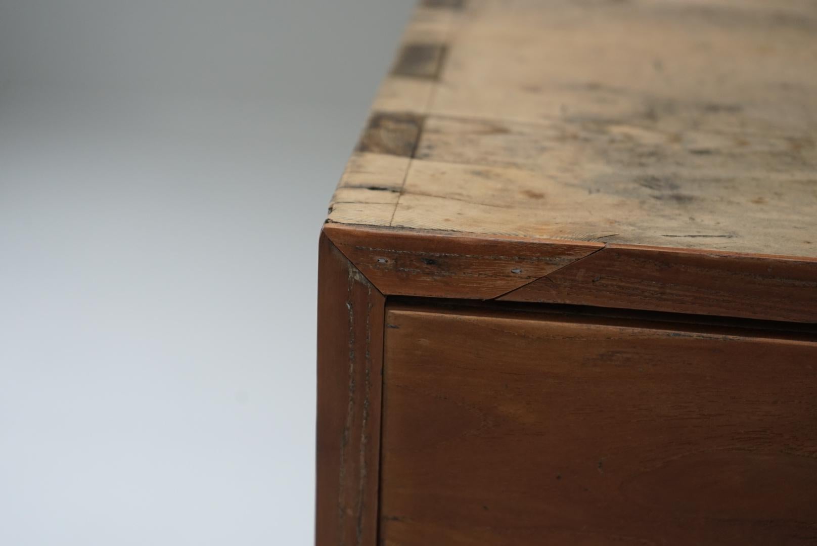 Antikes japanisches, großes Schubladen-Aufbewahrungsregal, Wabi-Sabi Japandi 1868er-1926er Jahre (Japanisch) im Angebot
