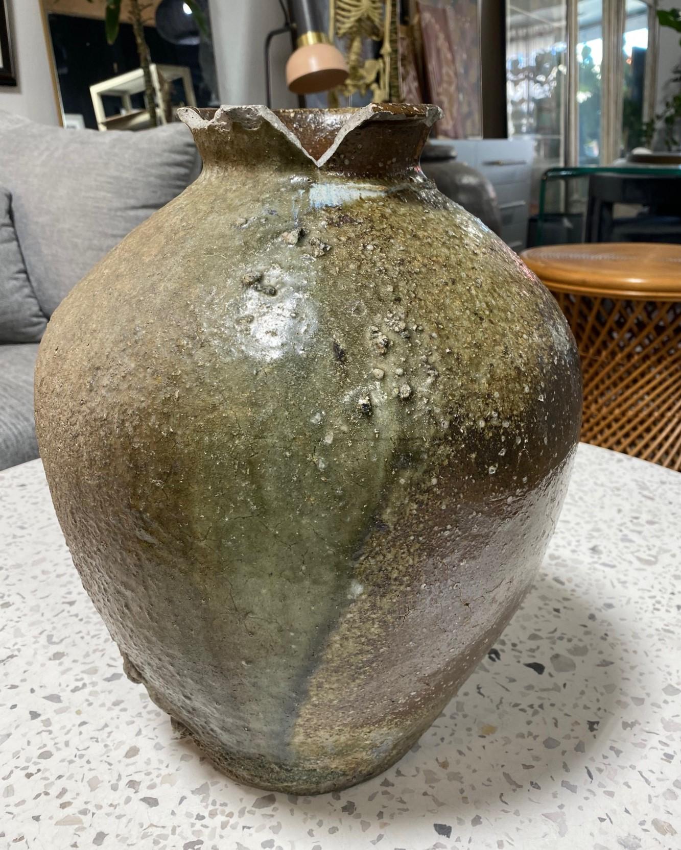 An absolutely stunning, beautifully shaped sumptuously glazed Shigaraki ware Japanese pottery vase/jar/pot - produced sometime during the Edo Period (1603-1867). Shigaraki ware is a type of Japanese pottery and ceramics produced in the Shigaraki