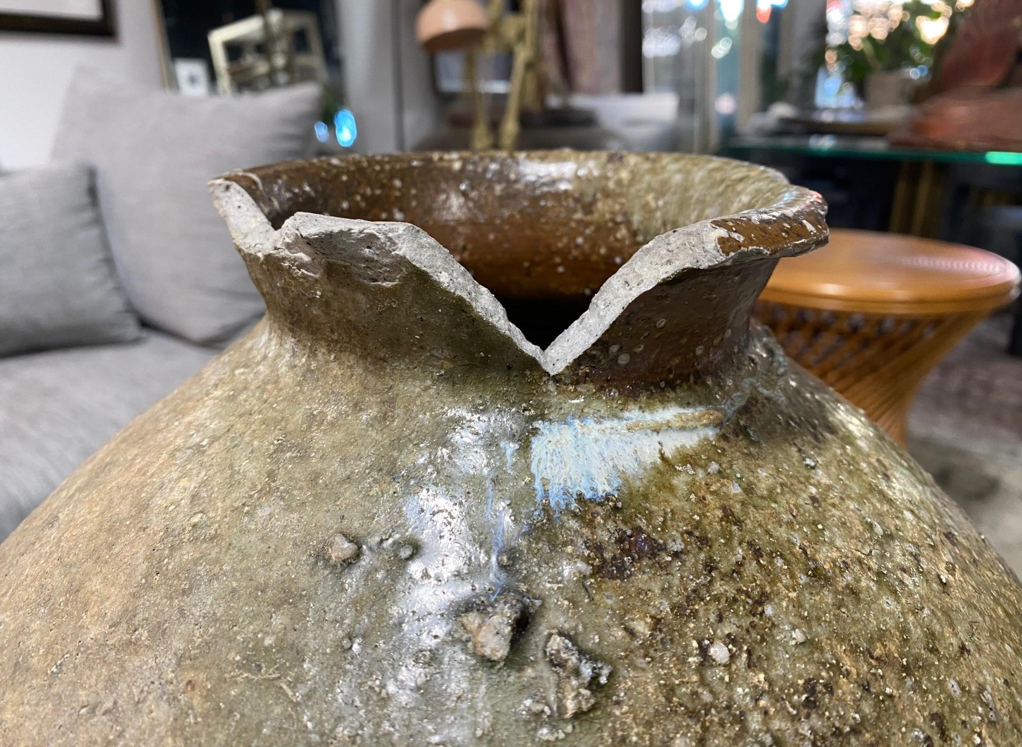 Antike japanische große Edo Wabi-Sabi Shigaraki-Kunstkeramikgefäß-Vase Tsubo-Topf-Vase im Zustand „Gut“ im Angebot in Studio City, CA