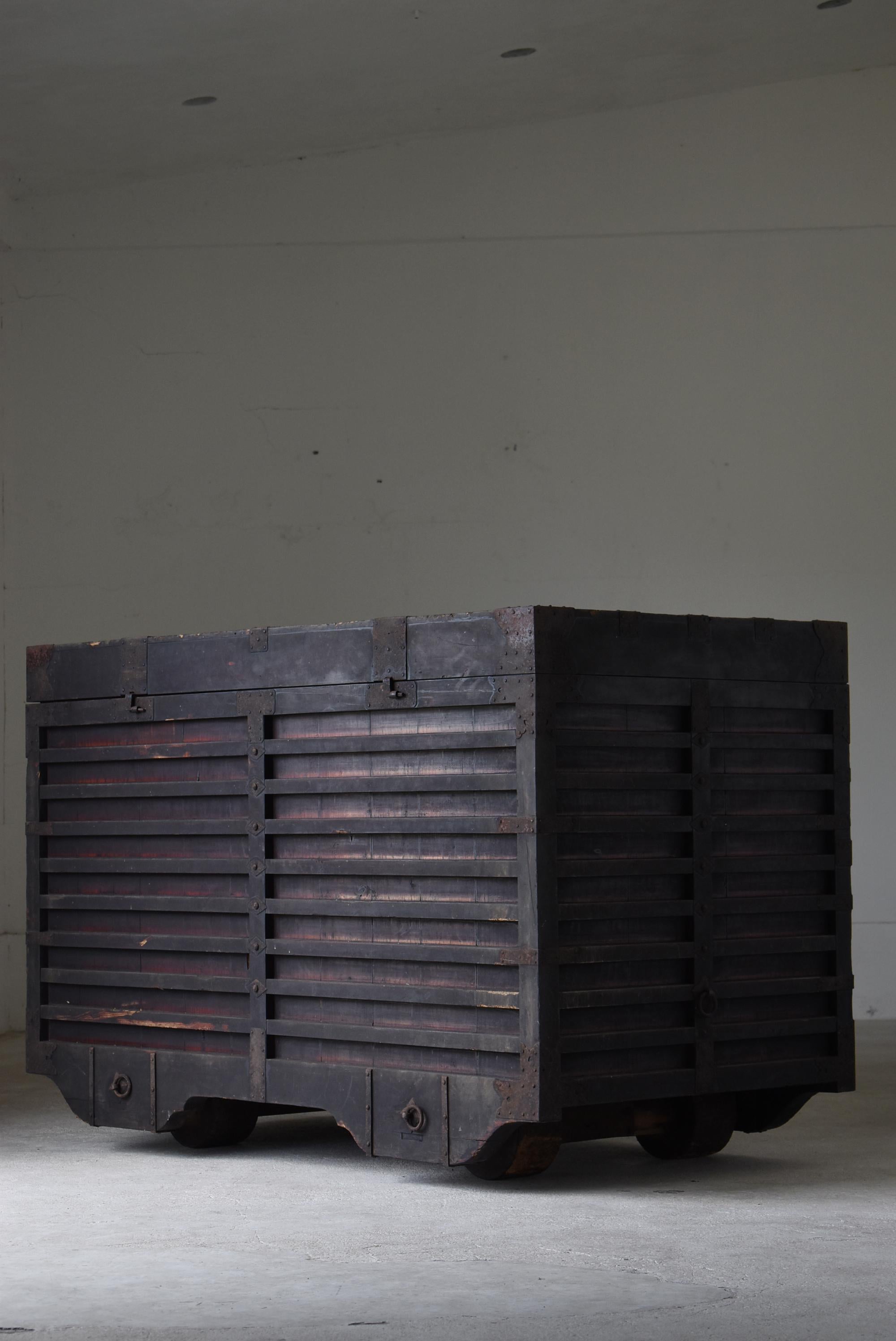 Japanische antike große Kuruma Tansu 1800er-1860er Jahre / Schrank Sideboard Wabi Sabi, Wabi Sabi, antik im Angebot 5