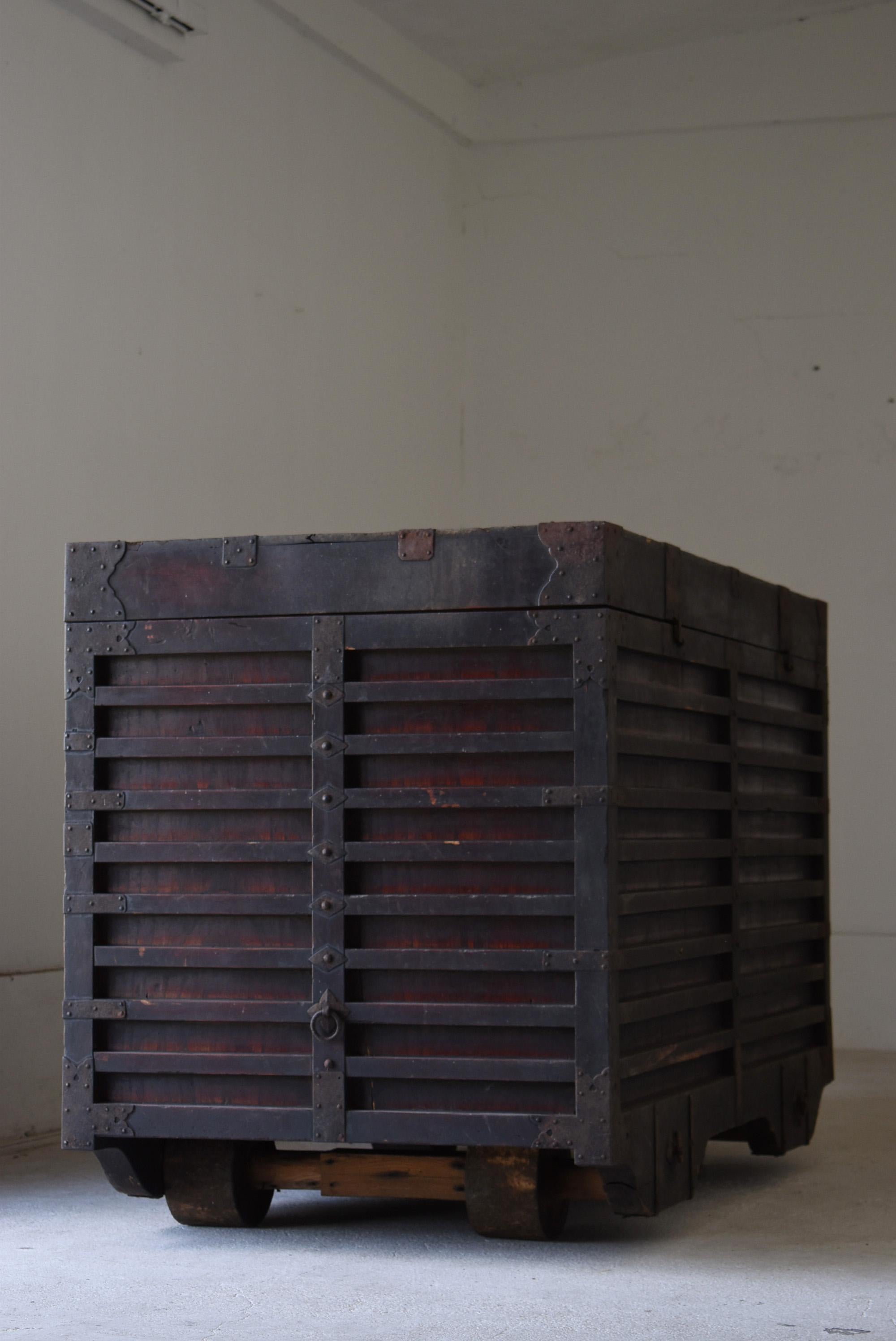 Japanische antike große Kuruma Tansu 1800er-1860er Jahre / Schrank Sideboard Wabi Sabi, Wabi Sabi, antik im Angebot 6