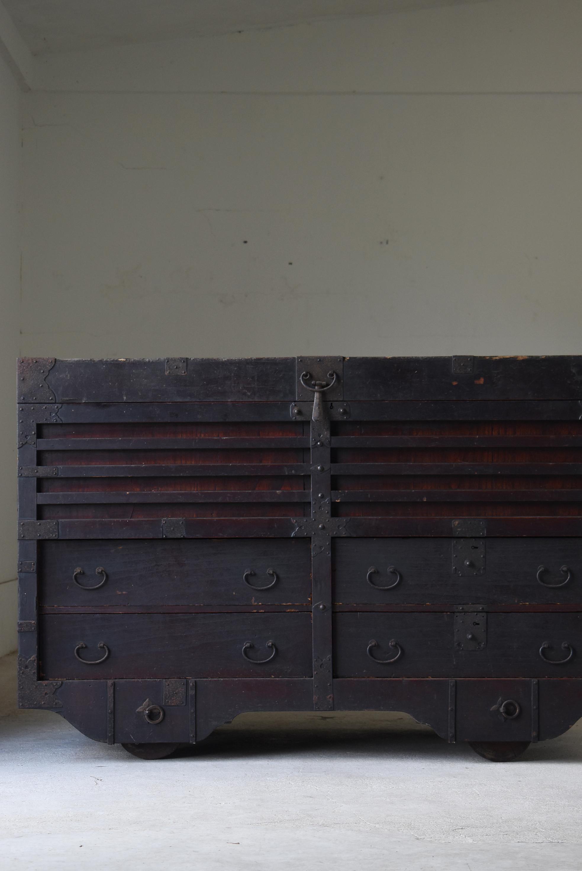 Japanische antike große Kuruma Tansu 1800er-1860er Jahre / Schrank Sideboard Wabi Sabi, Wabi Sabi, antik im Angebot 10