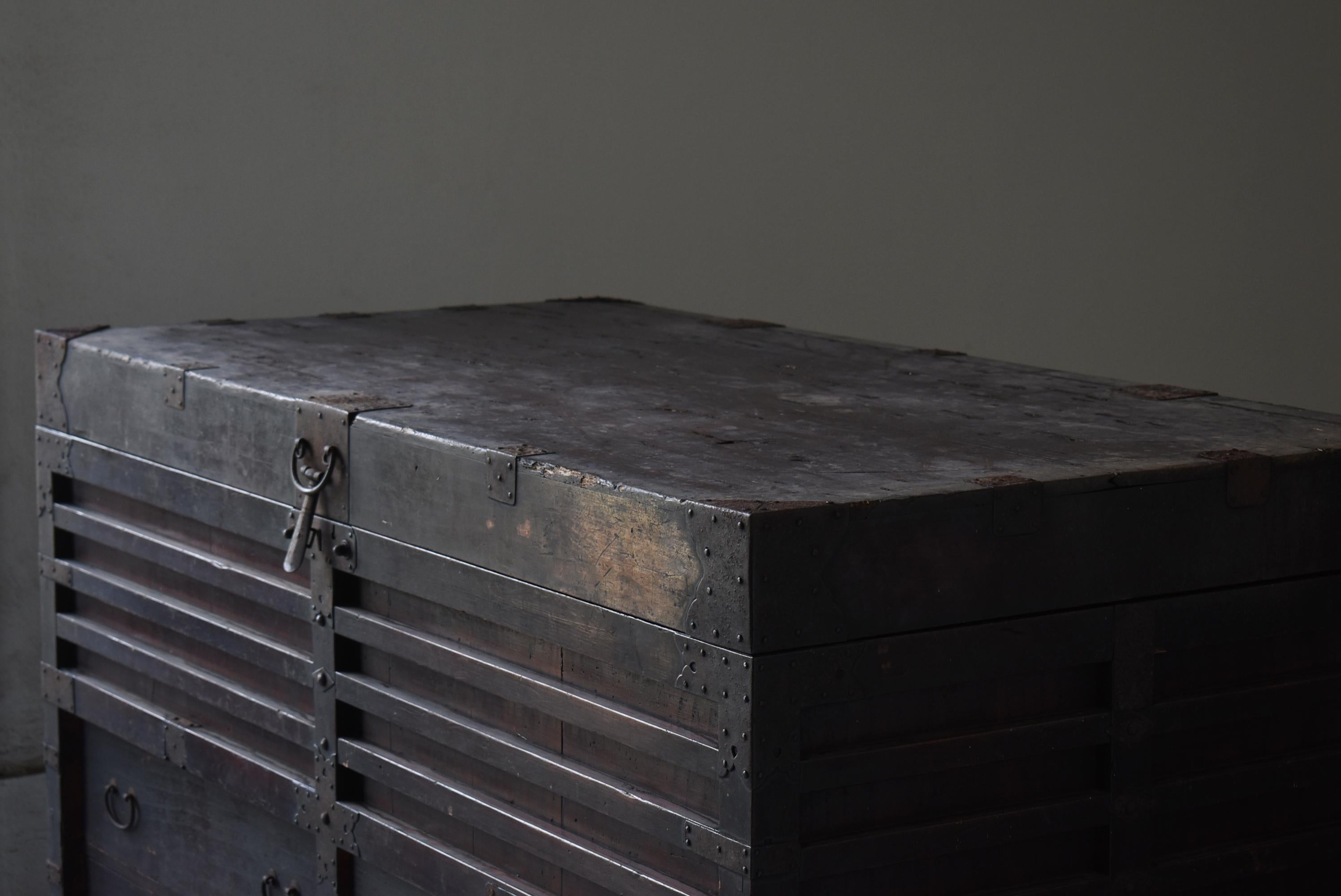 Japanische antike große Kuruma Tansu 1800er-1860er Jahre / Schrank Sideboard Wabi Sabi, Wabi Sabi, antik (Edo) im Angebot