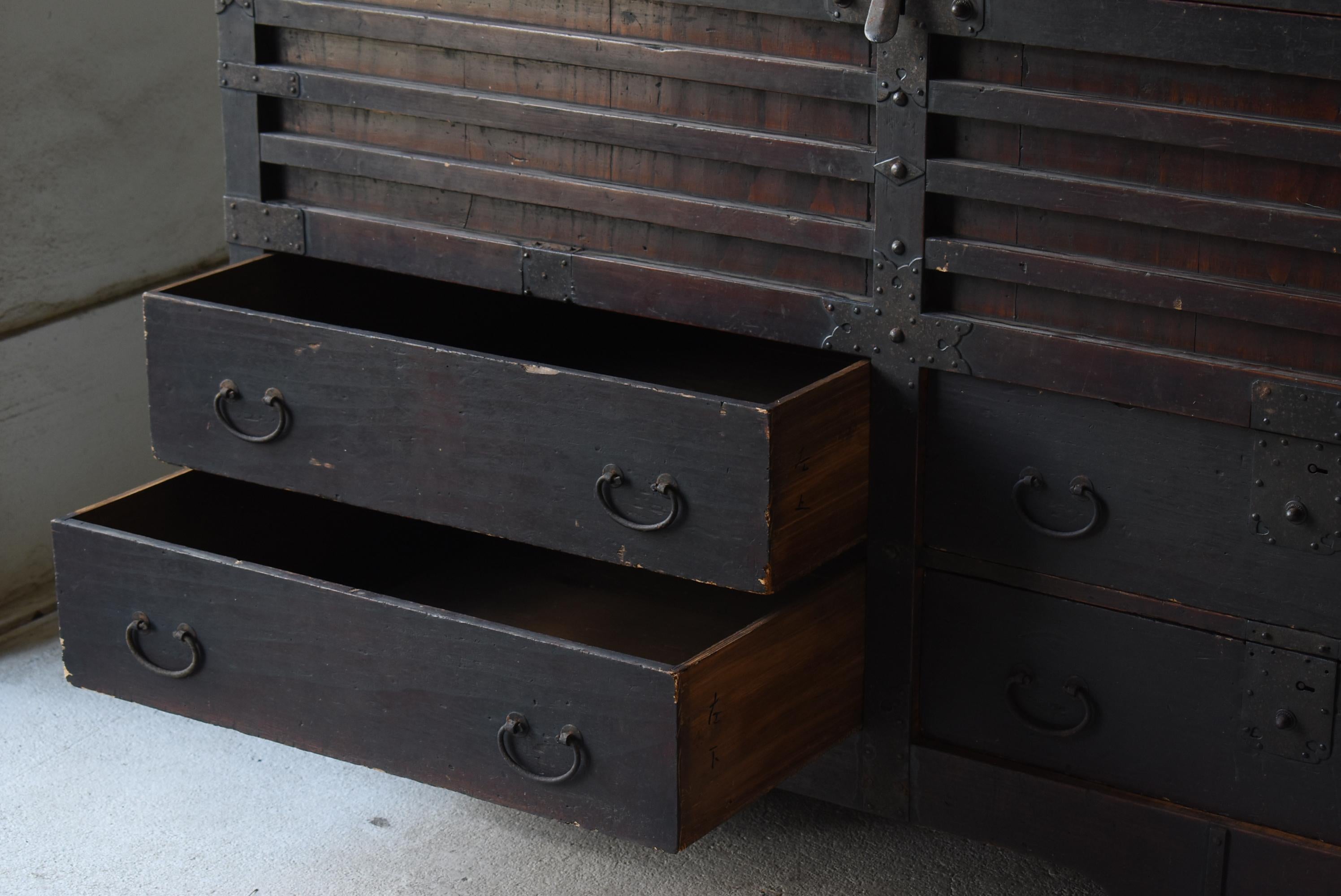 Japanische antike große Kuruma Tansu 1800er-1860er Jahre / Schrank Sideboard Wabi Sabi, Wabi Sabi, antik im Angebot 1