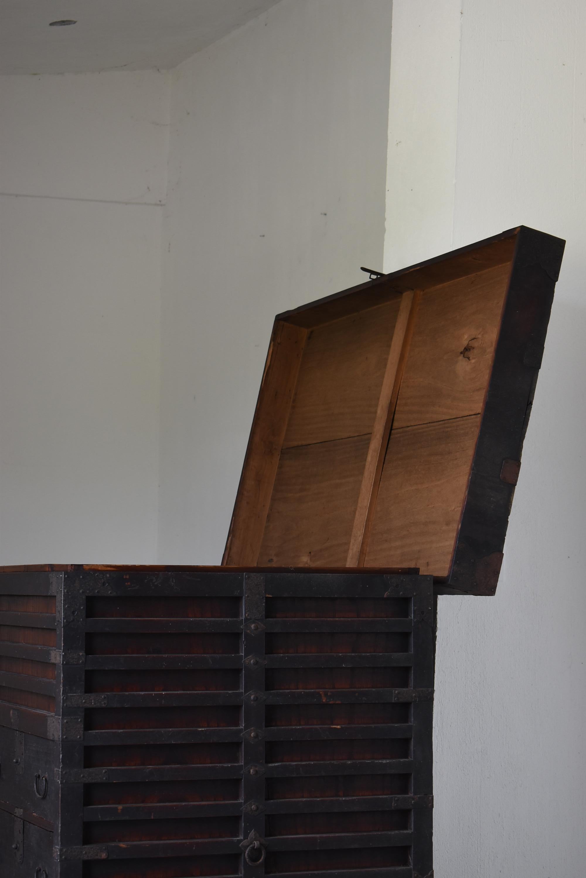 Japanische antike große Kuruma Tansu 1800er-1860er Jahre / Schrank Sideboard Wabi Sabi, Wabi Sabi, antik im Angebot 2