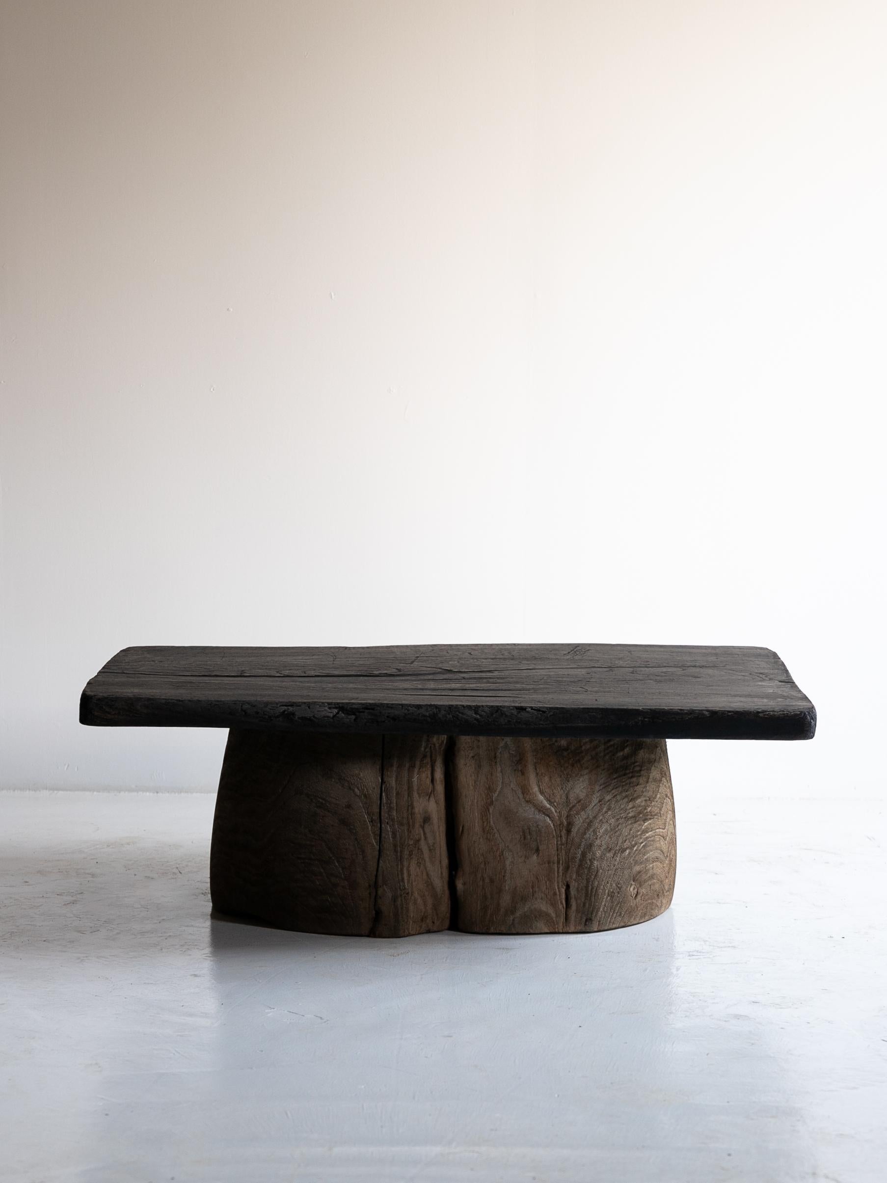 Very old low table made in Japan.
Simple design with a single board on a stump.
The furniture is from the Meiji period (1860s-1920s).

The top wood board is zelkova type wood.
The stump is Paulownia type wood.
Each material itself is very unique and