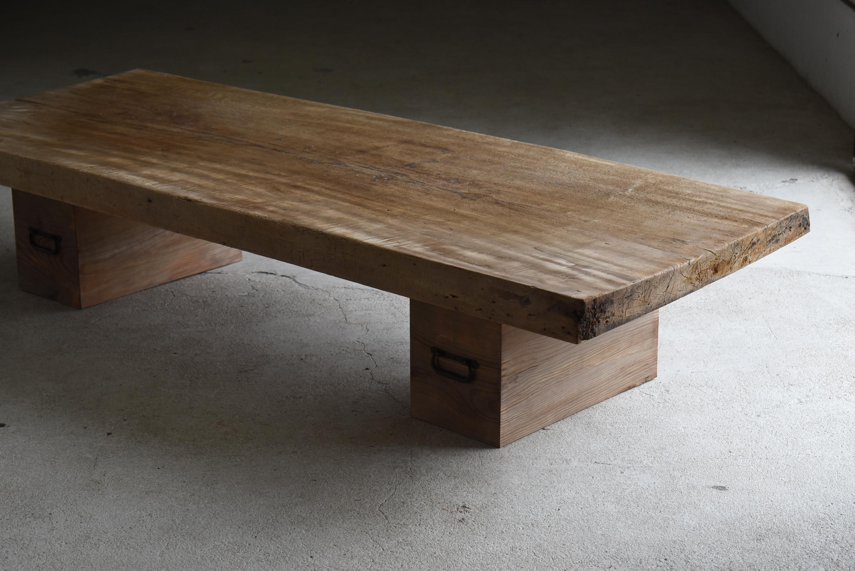 Japanischer antiker großer niedriger Tisch 1900er-1940er Jahre / Sofatisch Wabi Sabi (Holz) im Angebot