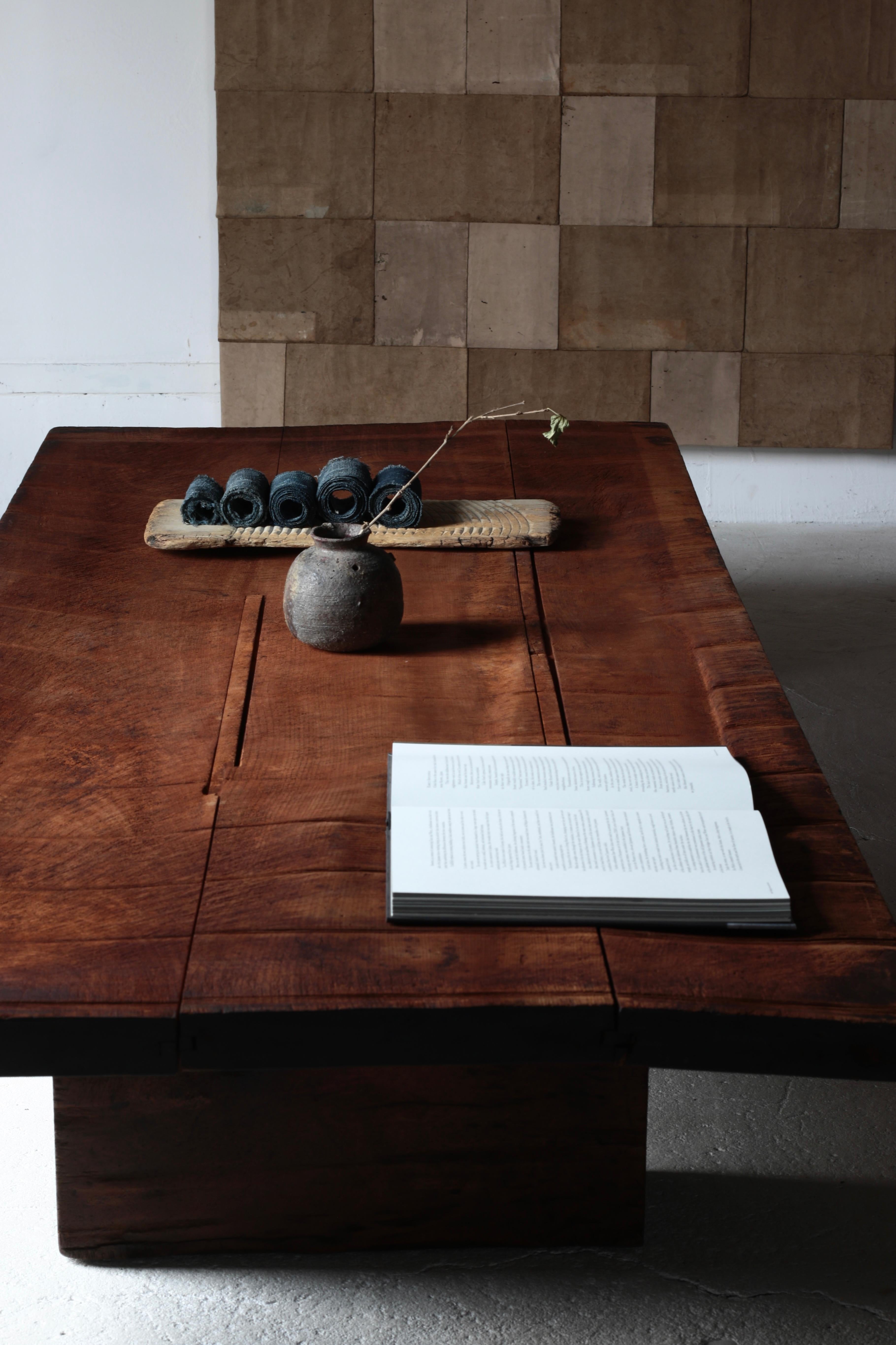 Japanischer antiker großer niedriger Tisch / Sofatisch / 1868-1912er Wabi-Sabi (Holzarbeit)