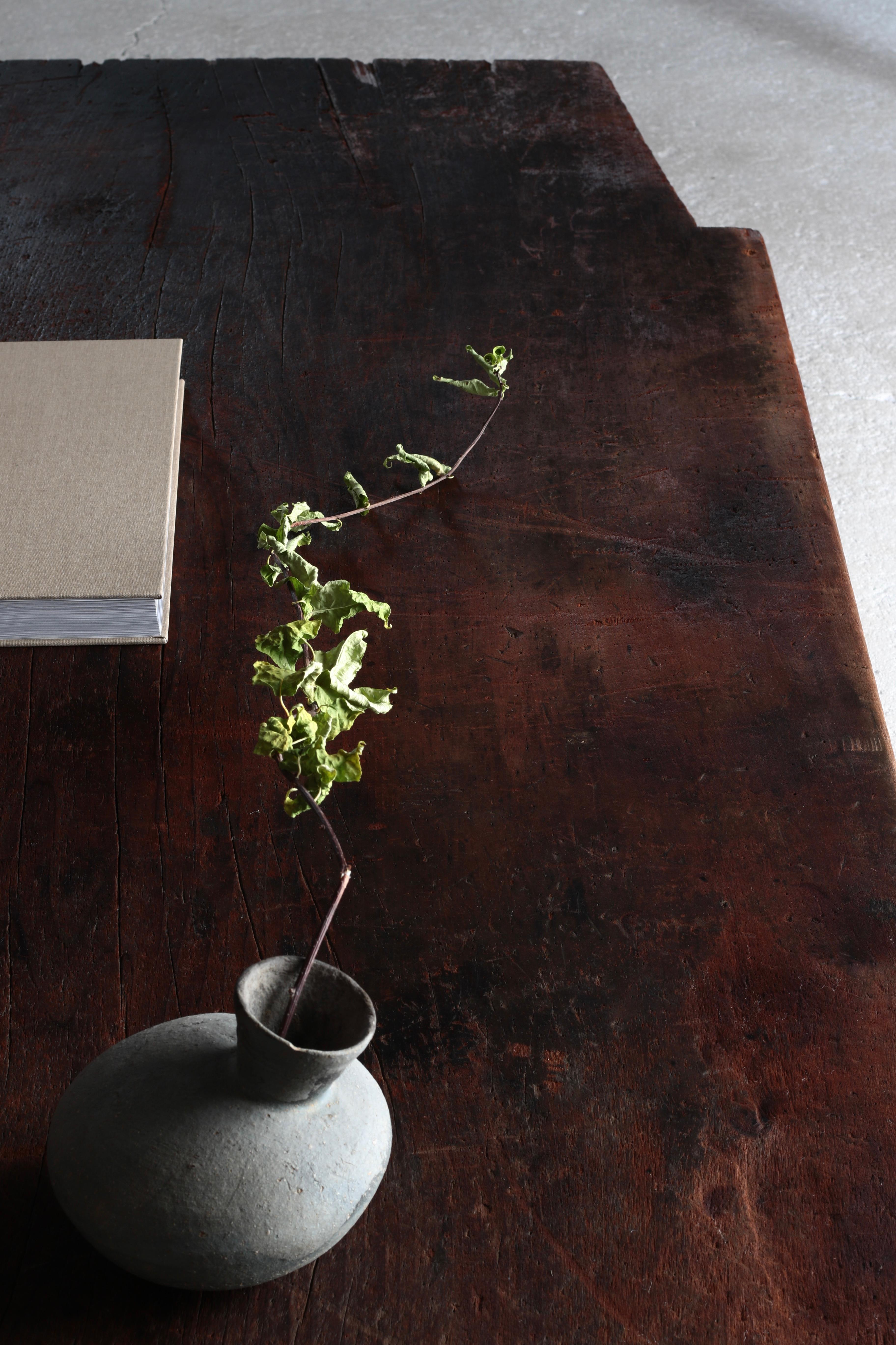 Japanese Antique Large Low Table / Sofa Table Center Table / Wabi-Sabi Primitive In Good Condition For Sale In Iwate-gun Shizukuishi-cho, Iwate Prefecture