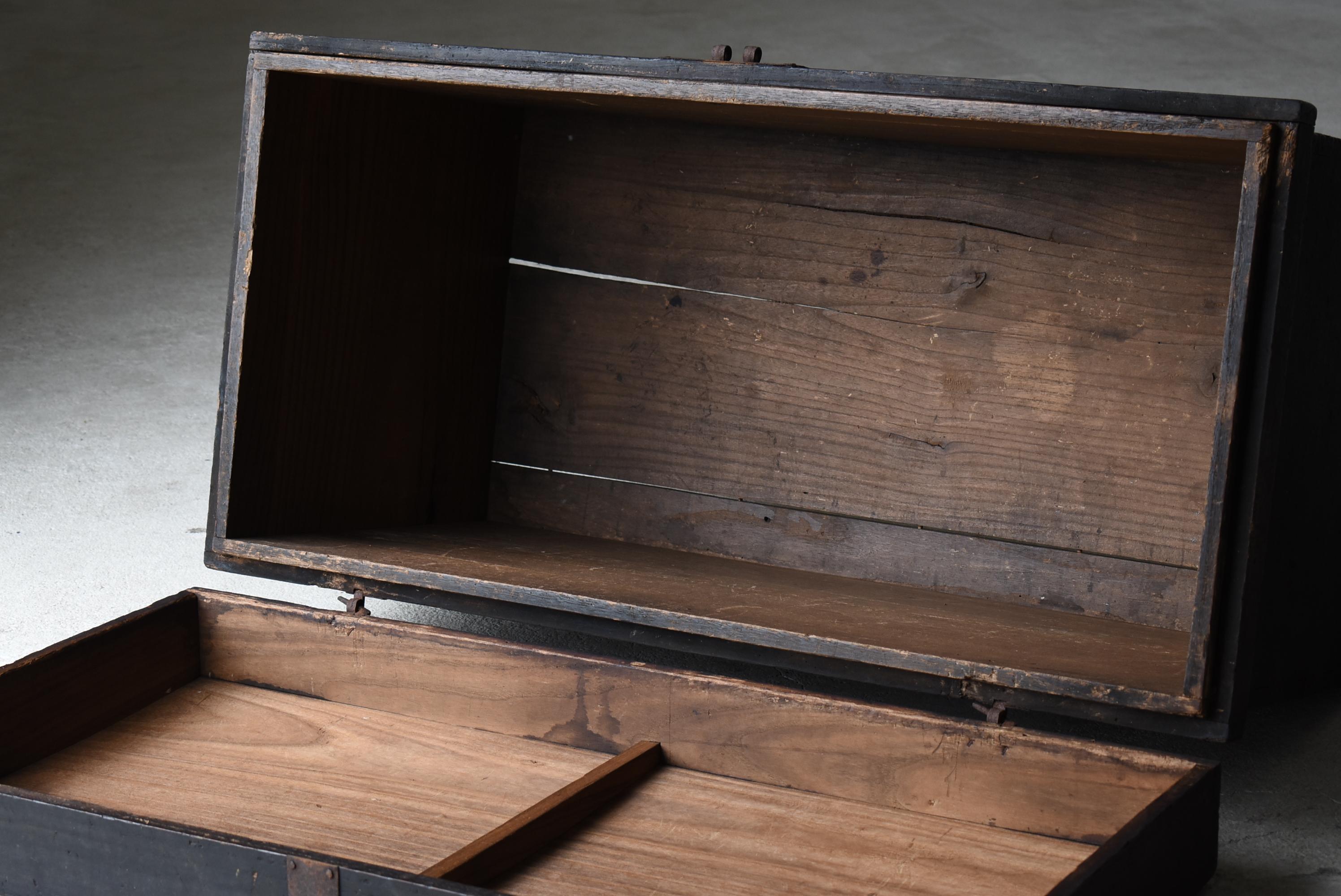 Japanese Antique Large Sideboard 1860s-1900s / Tansu Storage Box Wabi Sabi For Sale 11