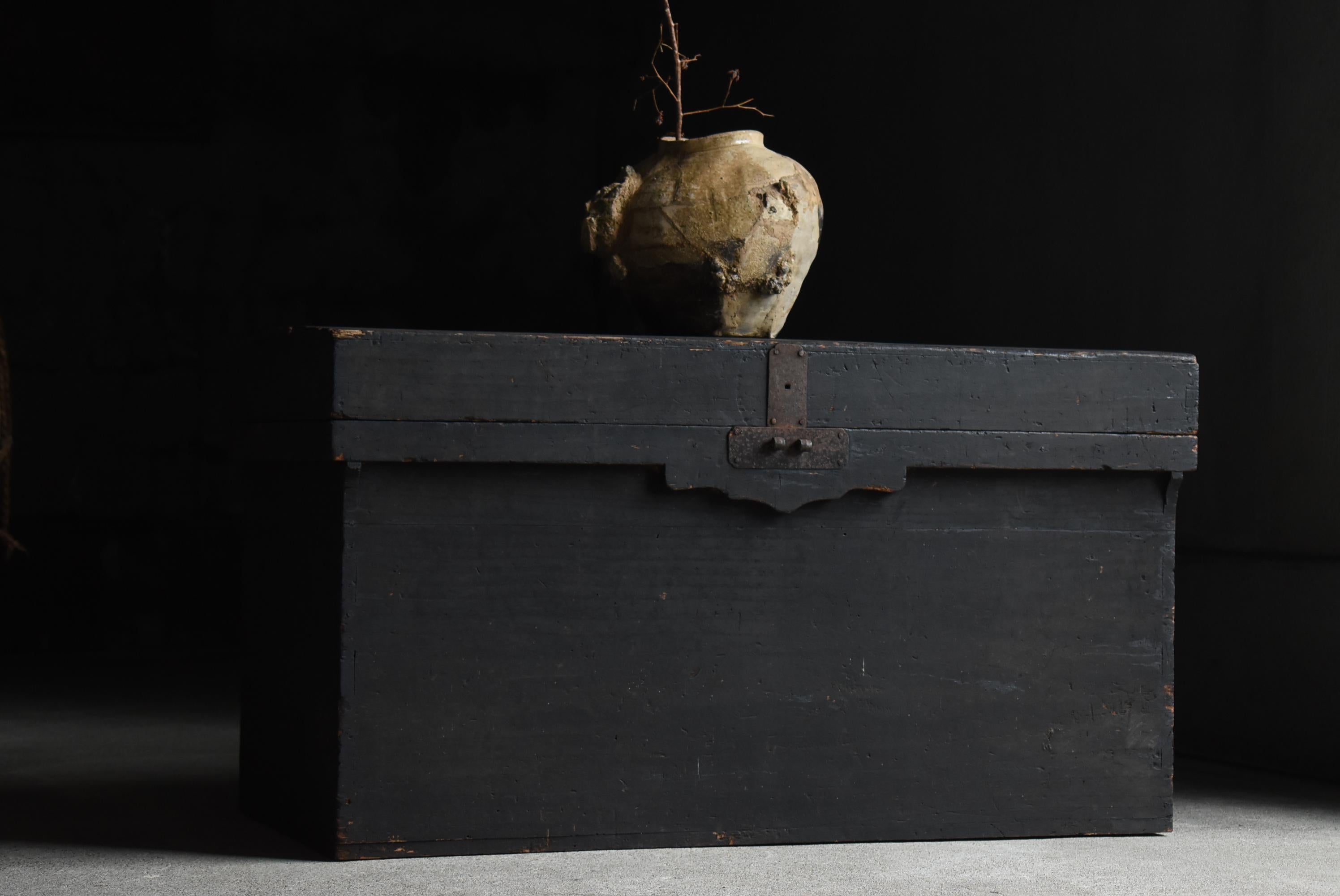 Meiji Japanese Antique Large Sideboard 1860s-1900s / Tansu Storage Box Wabi Sabi For Sale