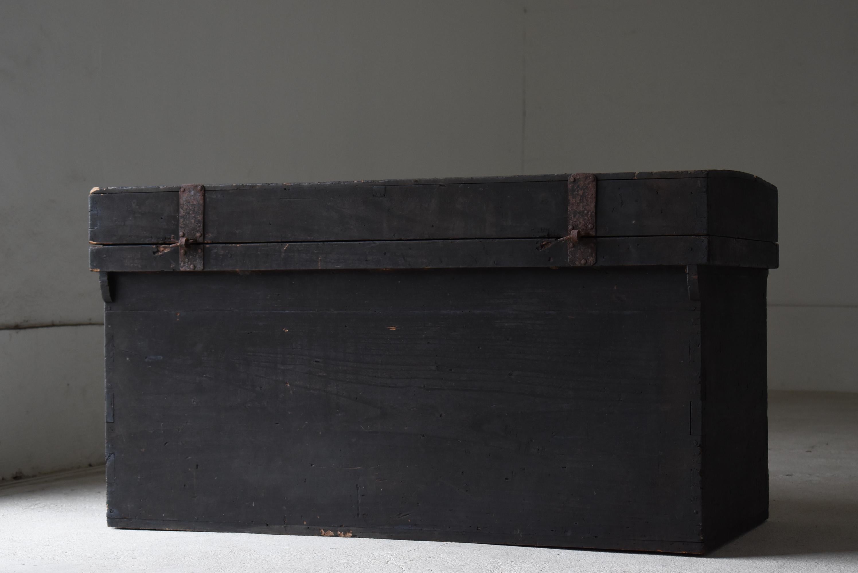 Japanese Antique Large Sideboard 1860s-1900s / Tansu Storage Box Wabi Sabi For Sale 2