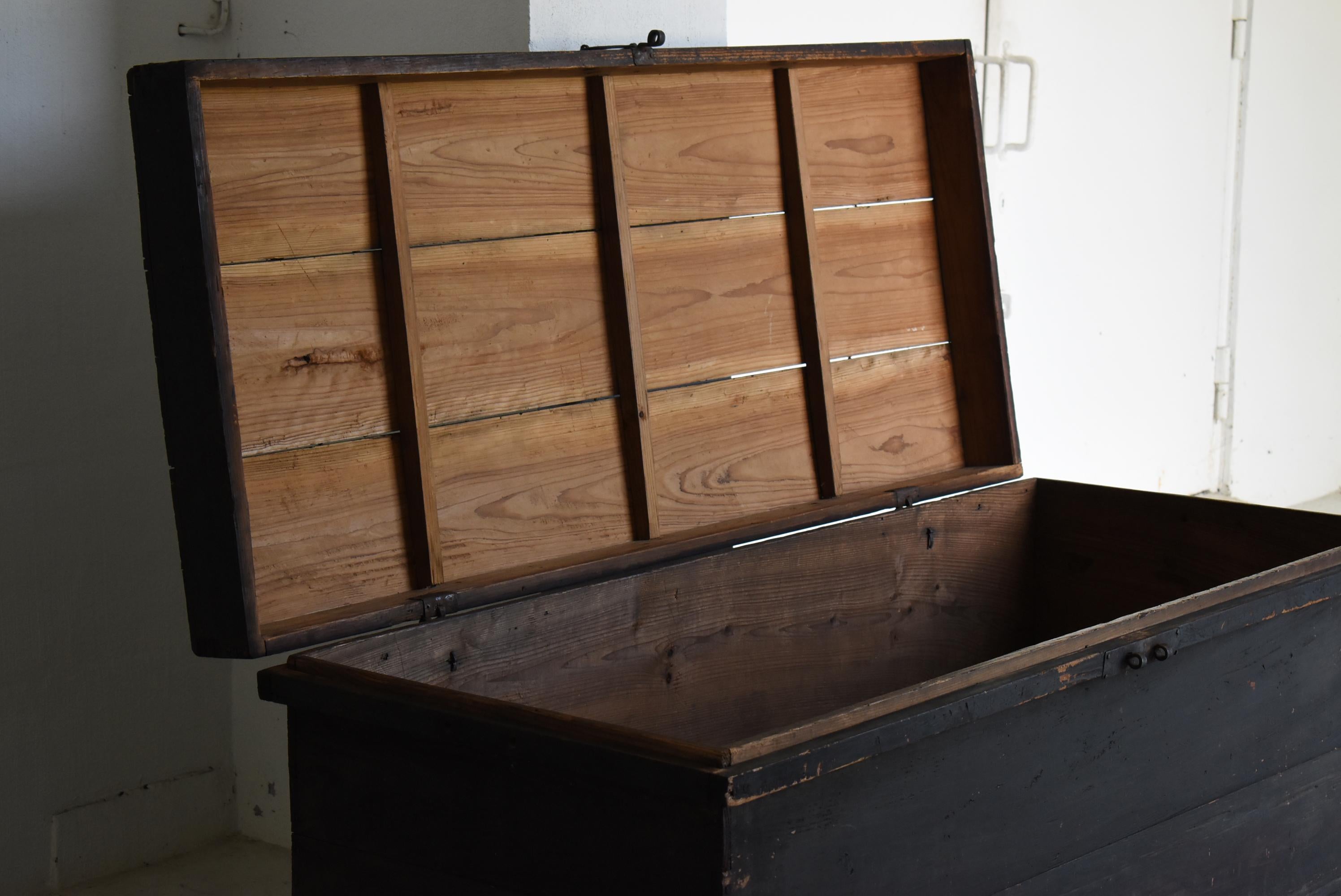Grand buffet japonais des années 1860-1900 / Boîte de rangement Tansu Wabisabi 7