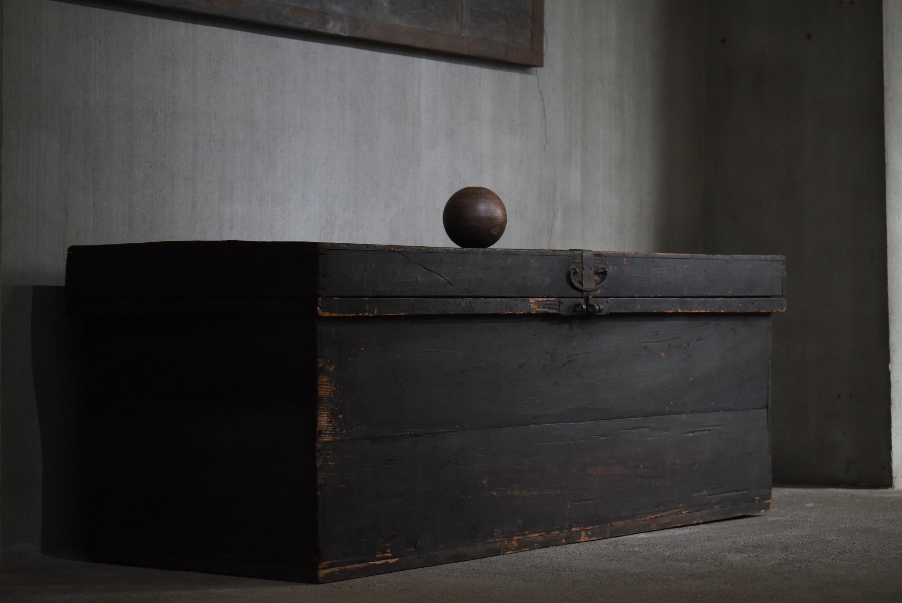 Grand buffet japonais des années 1860-1900 / Boîte de rangement Tansu Wabisabi 10