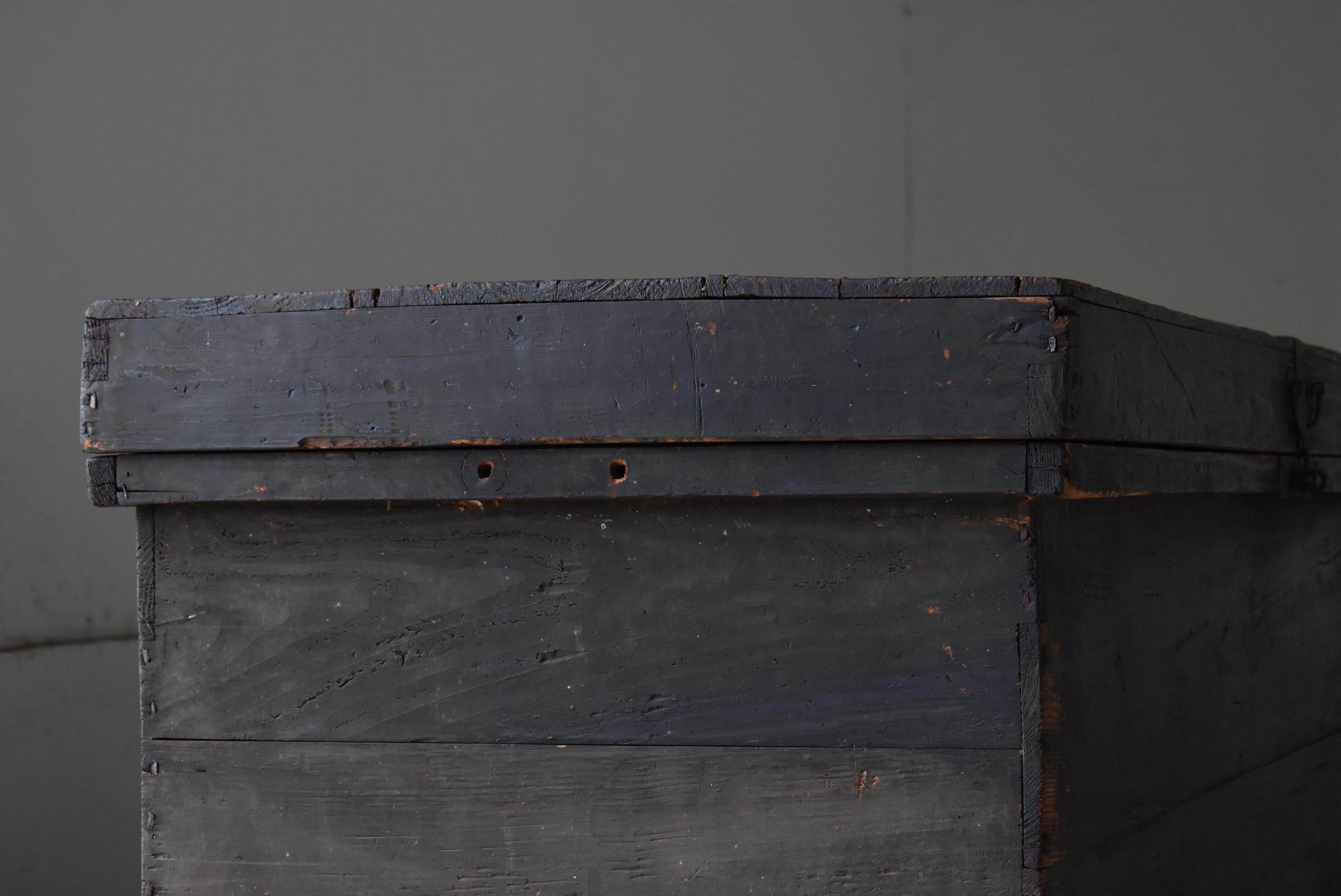 Grand buffet japonais des années 1860-1900 / Boîte de rangement Tansu Wabisabi 1