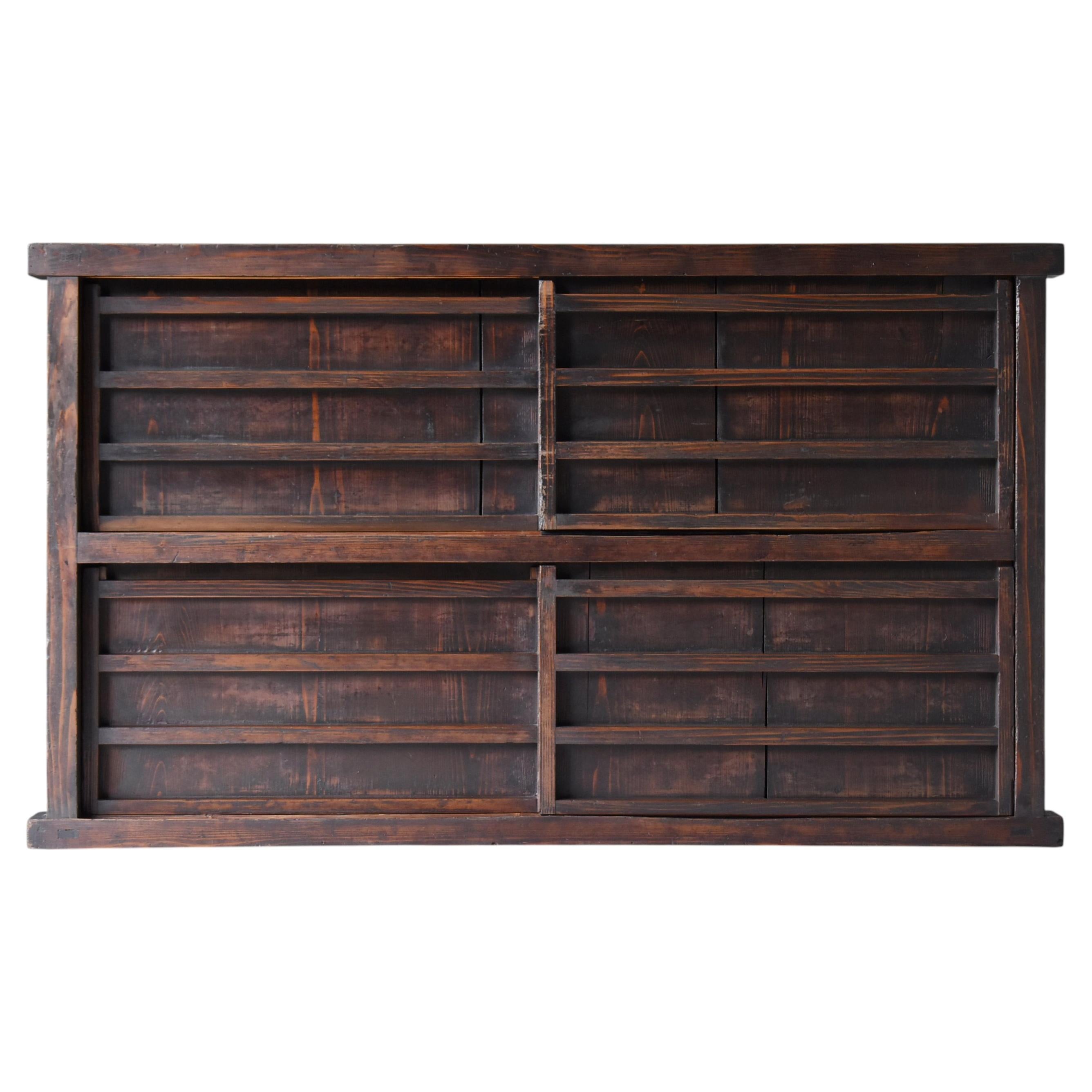 【希少！　美品！】　Traditional Japanese Furniture Large Japanese Meiji Period 19th Century Futon Tansu Cabinet with