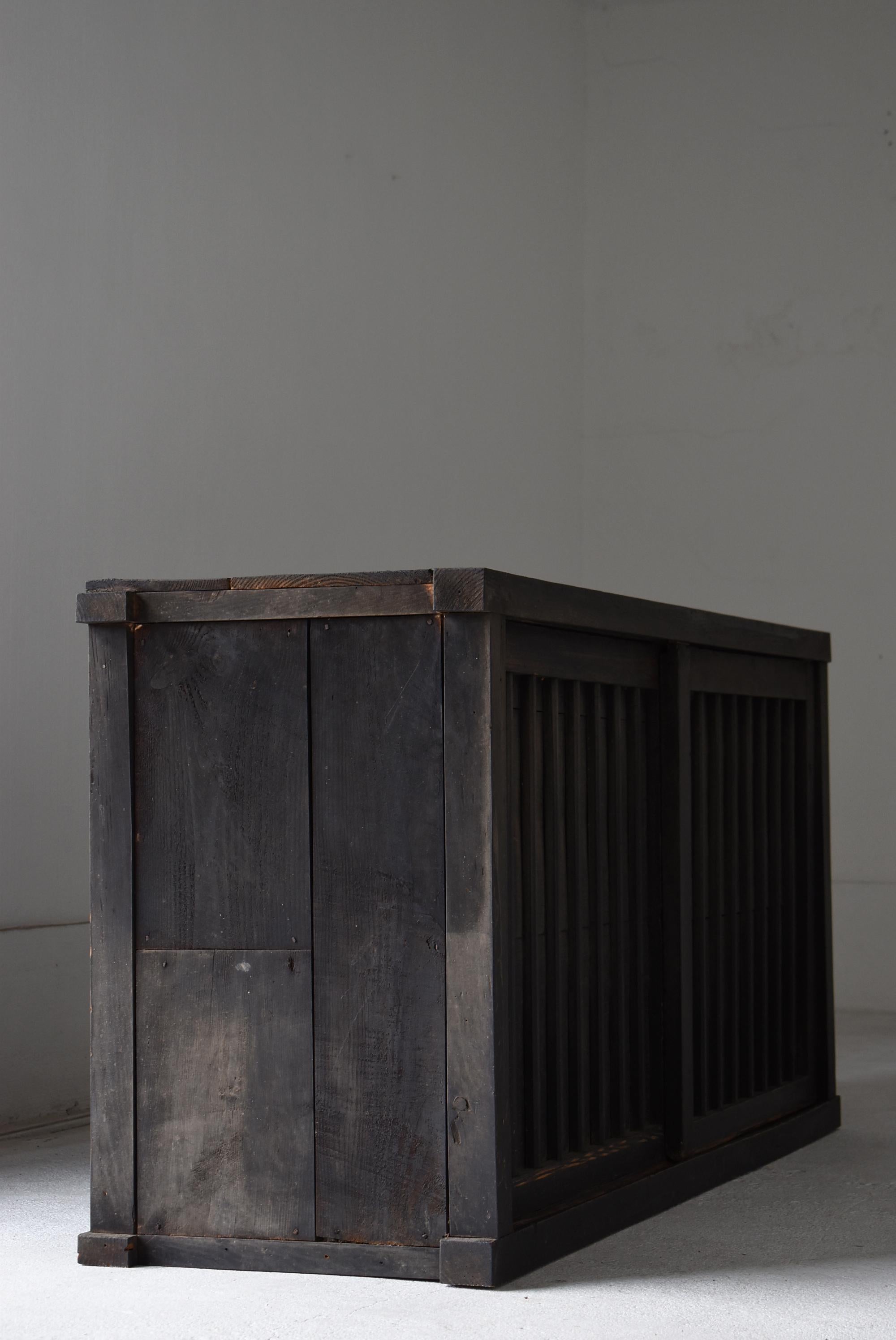 Japanese Antique Large Tansu 1860s-1900s / Sideboard Cabinet Wabisabi in vendita 4