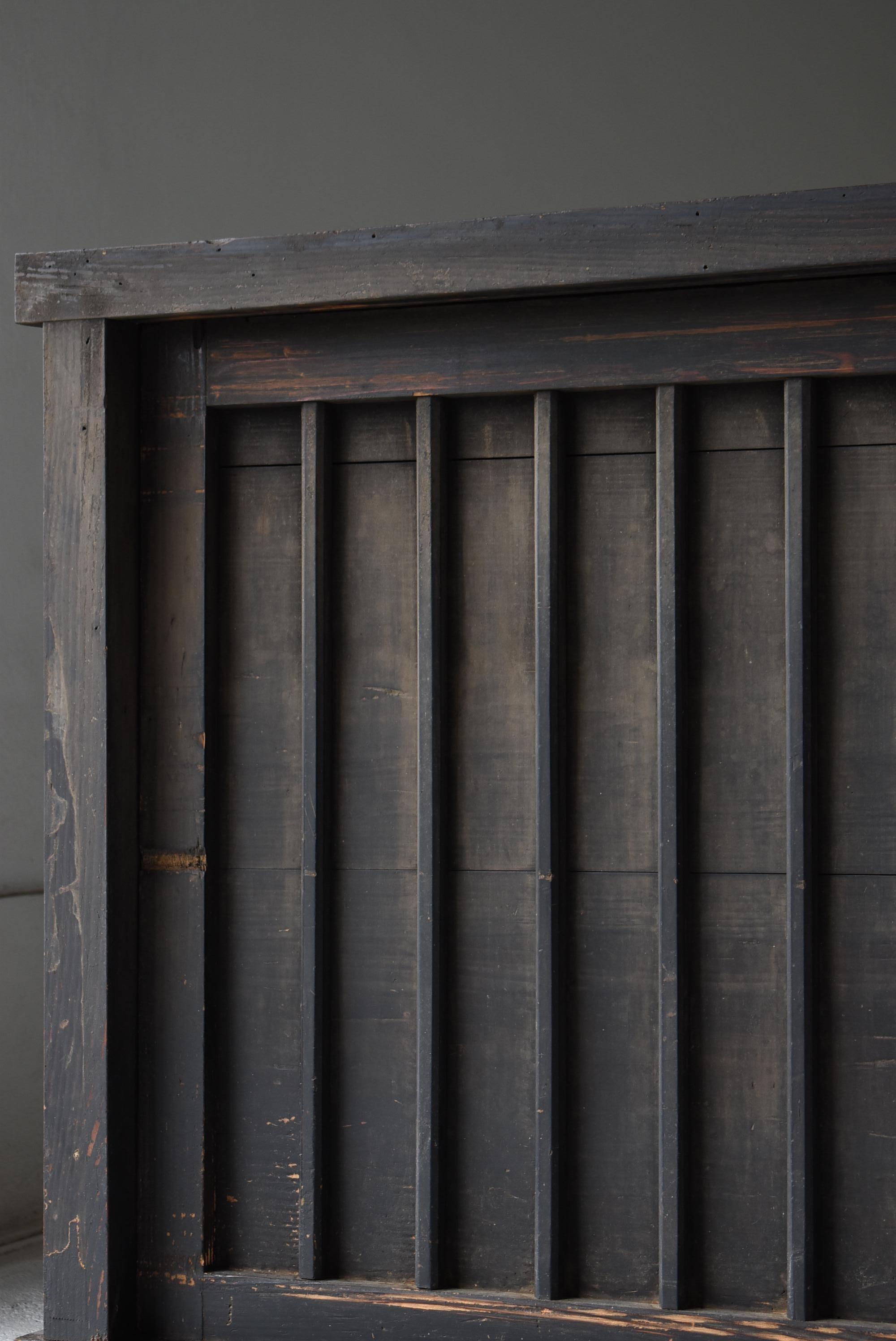 Japanese Antique Large Tansu 1860s-1900s / Sideboard Cabinet Wabisabi In condizioni buone in vendita a Chōsei District Nagara, JP