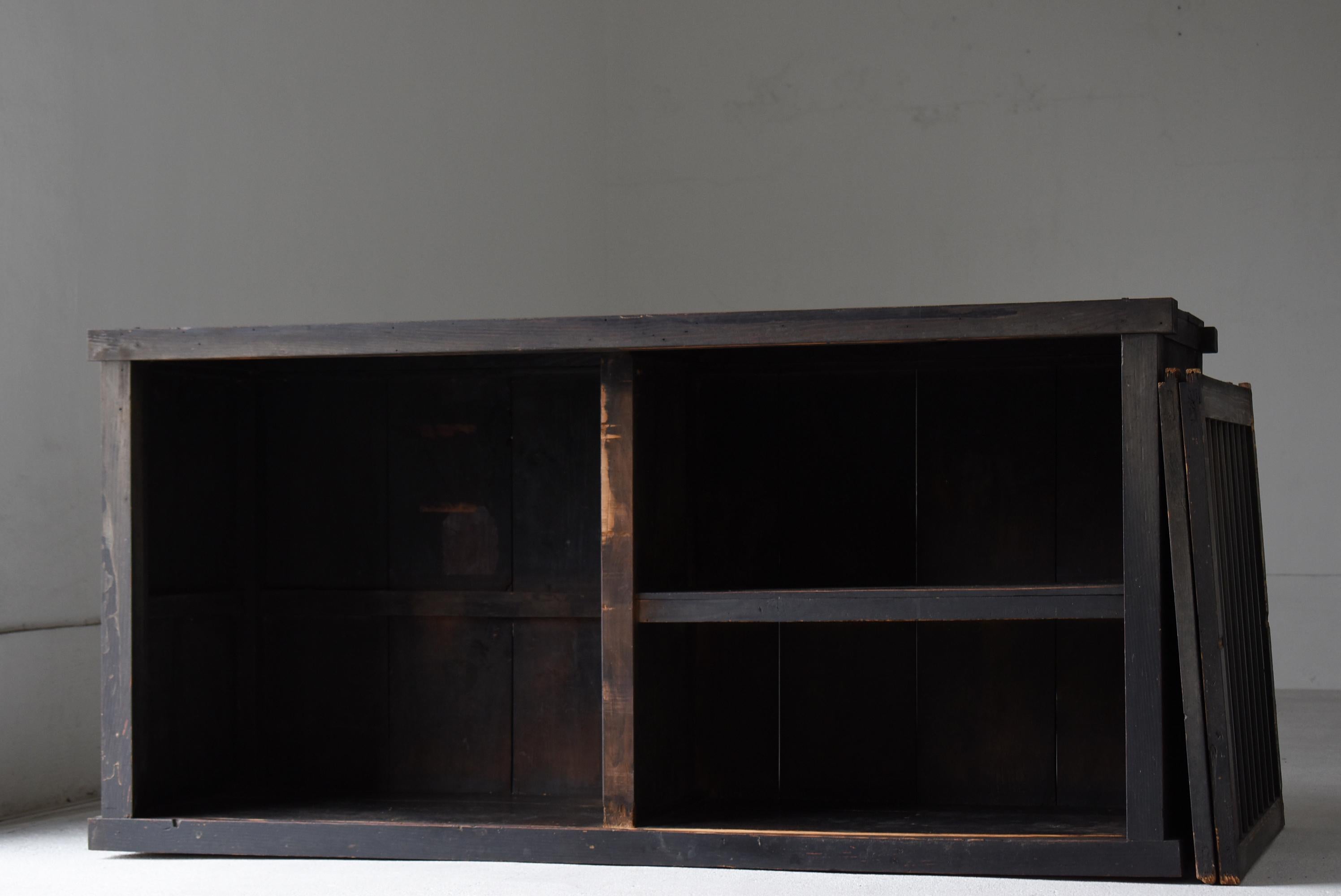 Cedro Japanese Antique Large Tansu 1860s-1900s / Sideboard Cabinet Wabisabi in vendita