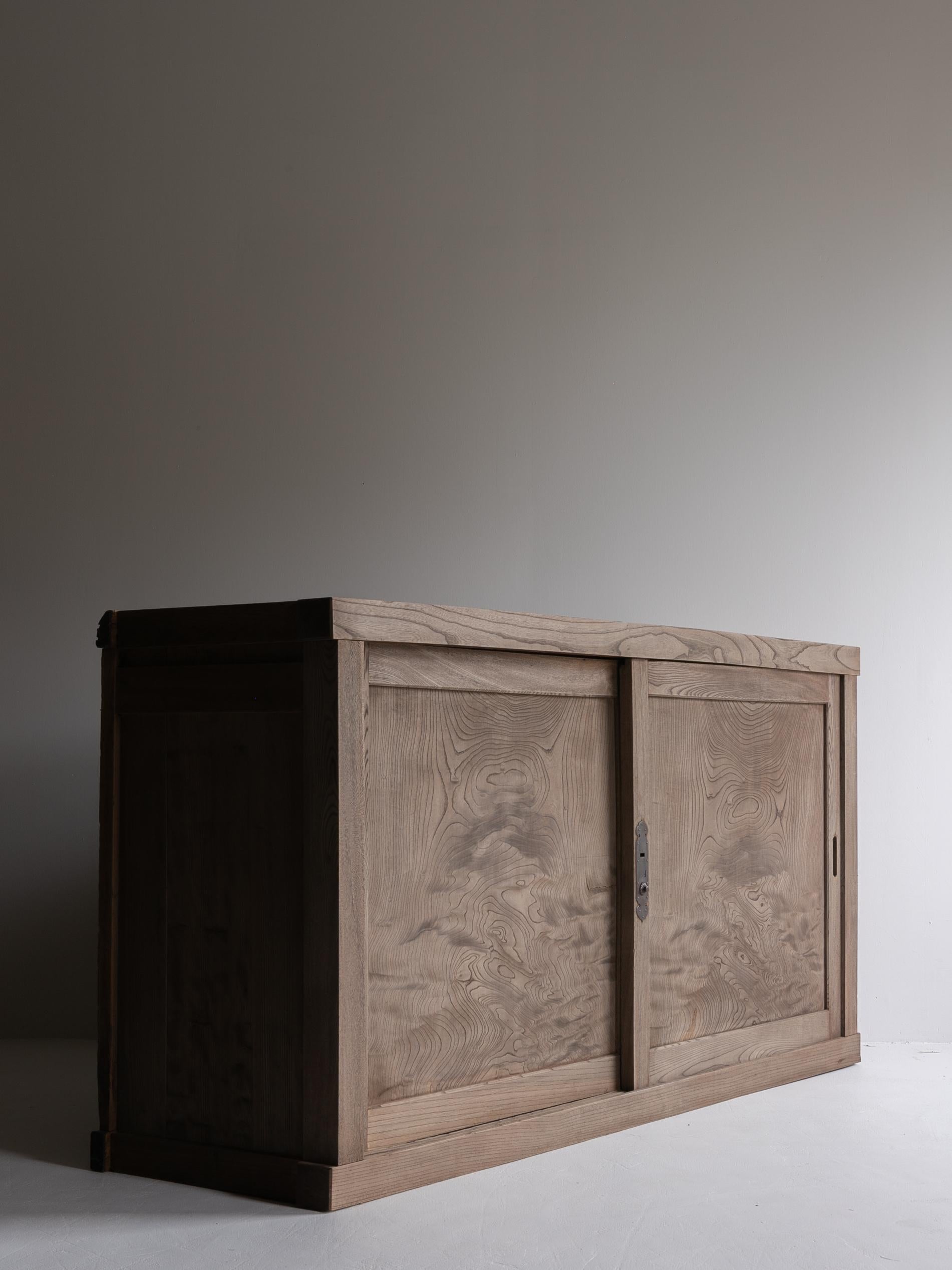 Antico Tansu giapponese di grandi dimensioni del 1860-1900 / Armadio di stoccaggio Credenza Wabisabi in vendita 6