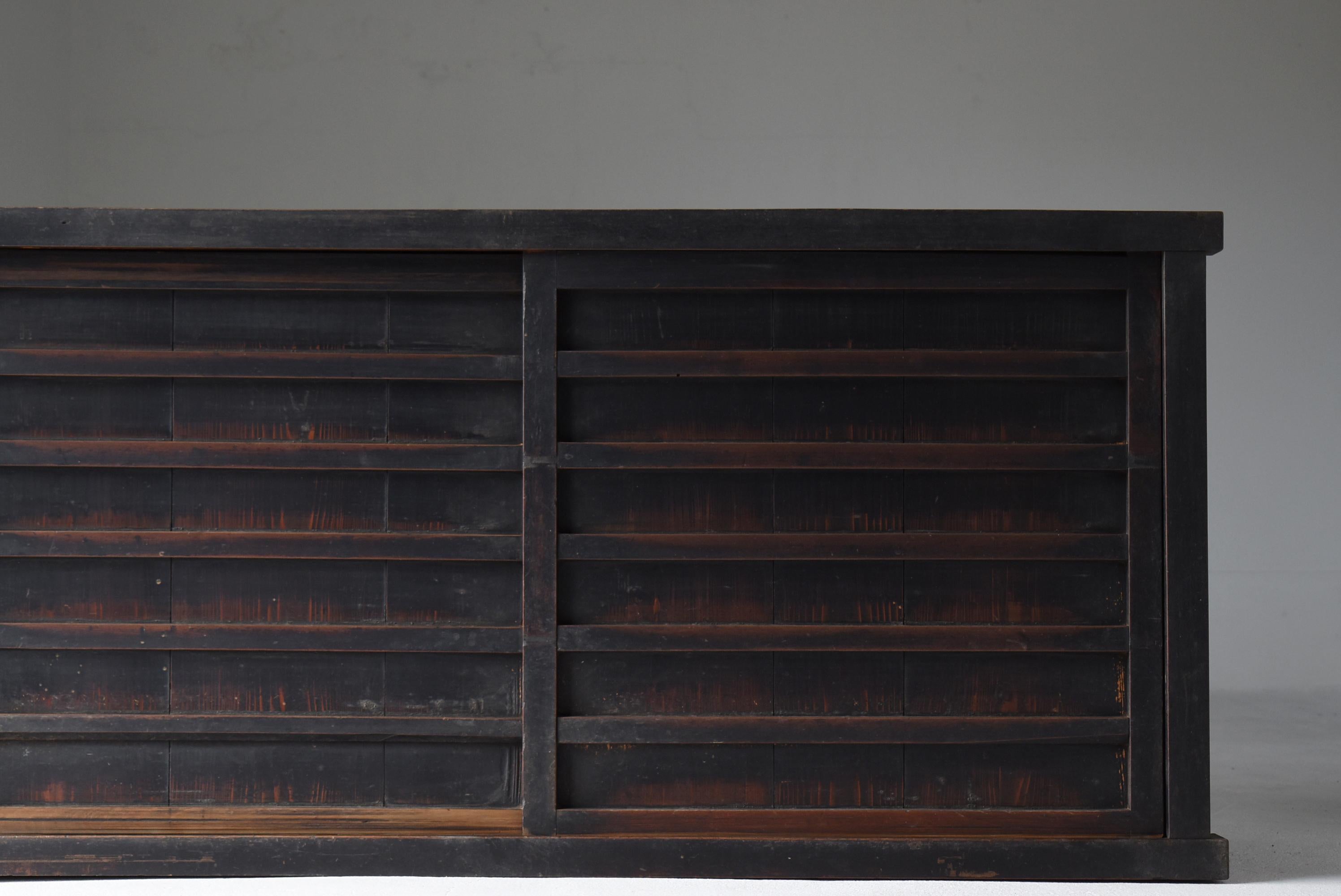 Japanese Antique Large Tansu 1860s-1900s / Sideboard Wabi Sabi In Good Condition In Sammu-shi, Chiba