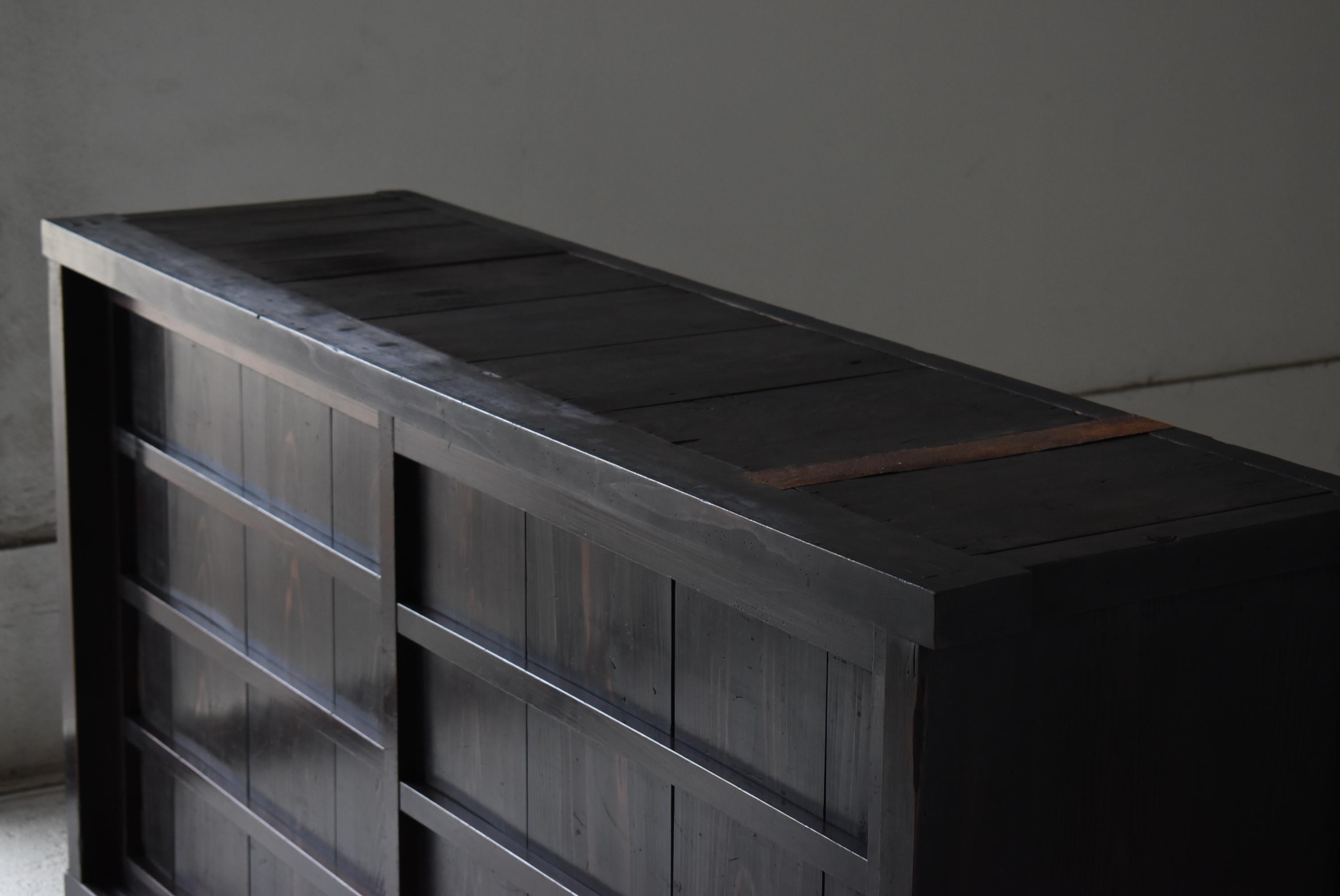Japanese Antique Large Tansu 1860s-1900s / Sideboard Wabisabi In Good Condition In Sammu-shi, Chiba