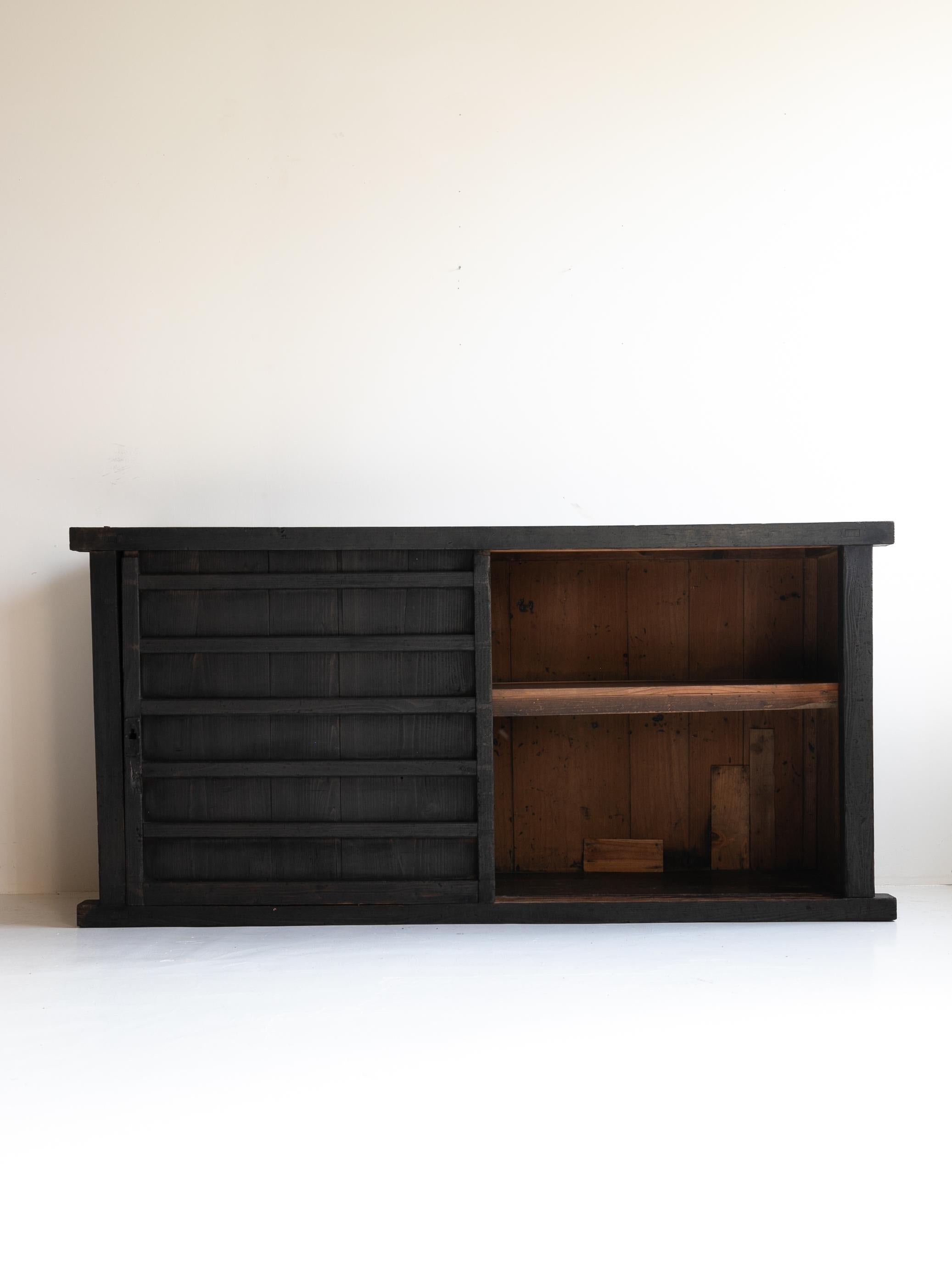 Japanese Antique Rare Large Tansu 1860s-1900s / Sideboard Wabisabi In Good Condition In Sammu-shi, Chiba