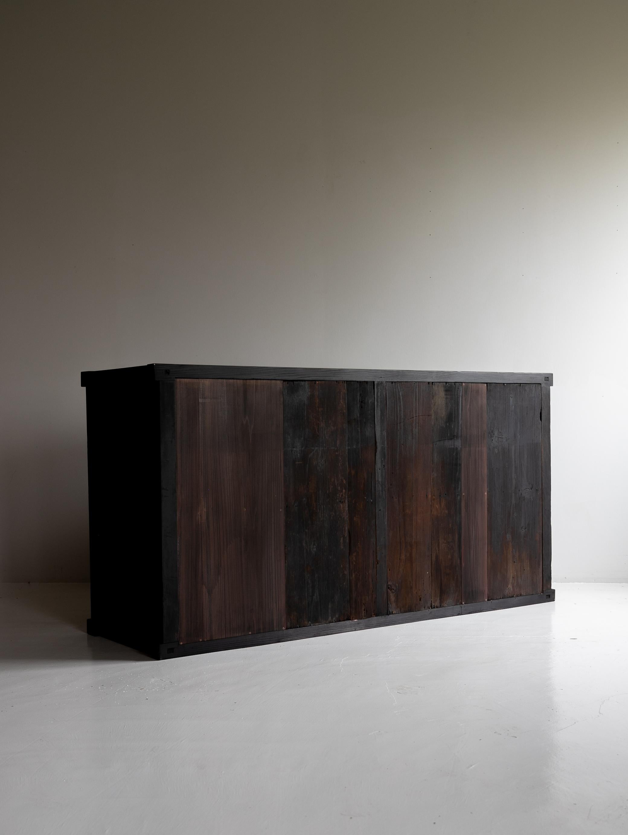 Antike japanische große Tansu 1860er-1900er Jahre / Sideboard Wabisabi, antik (Zedernholz)