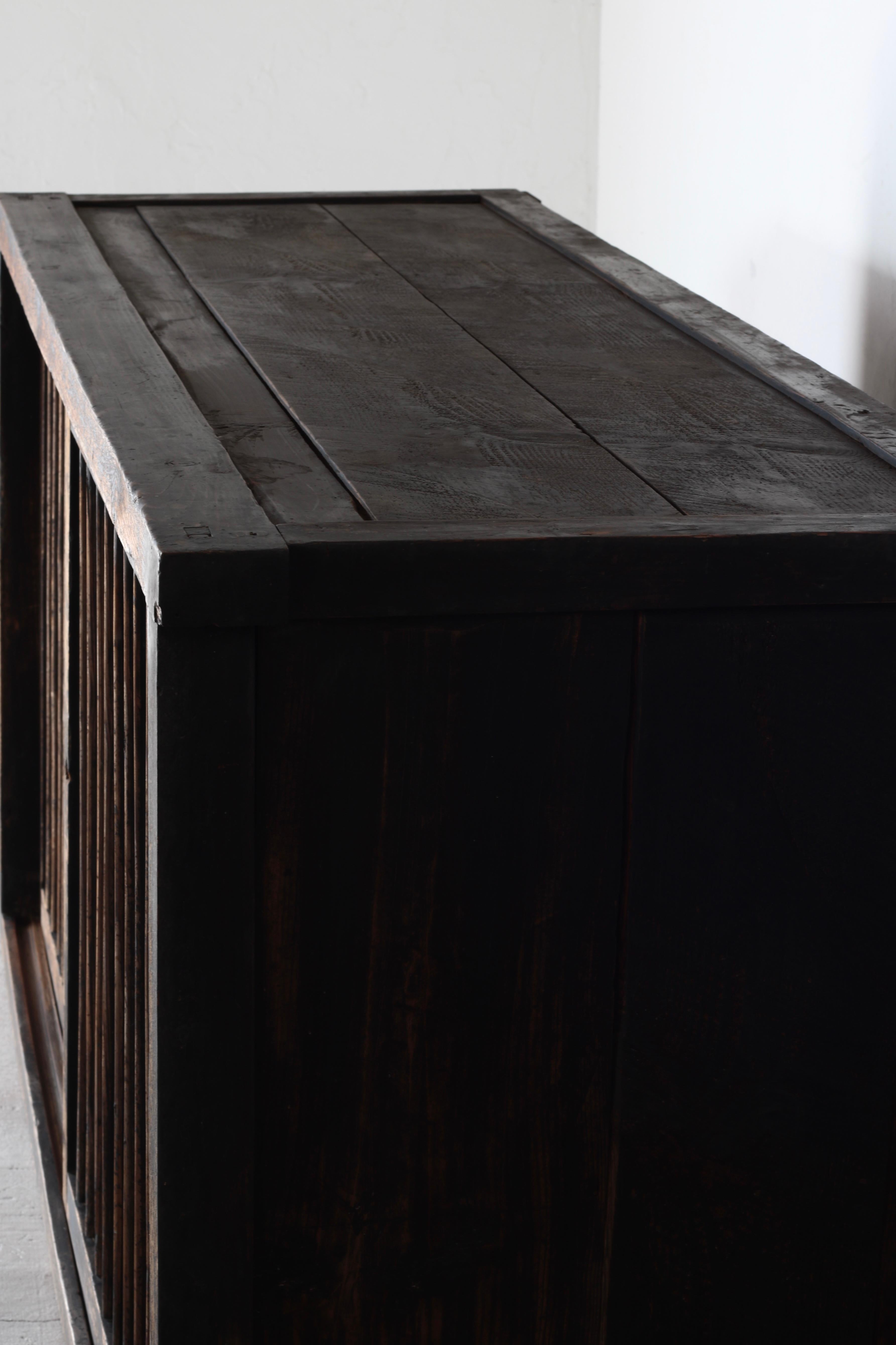 Antico Tansu giapponese di grandi dimensioni / Credenza / 1868-1912 Wabi-sabi in vendita 2