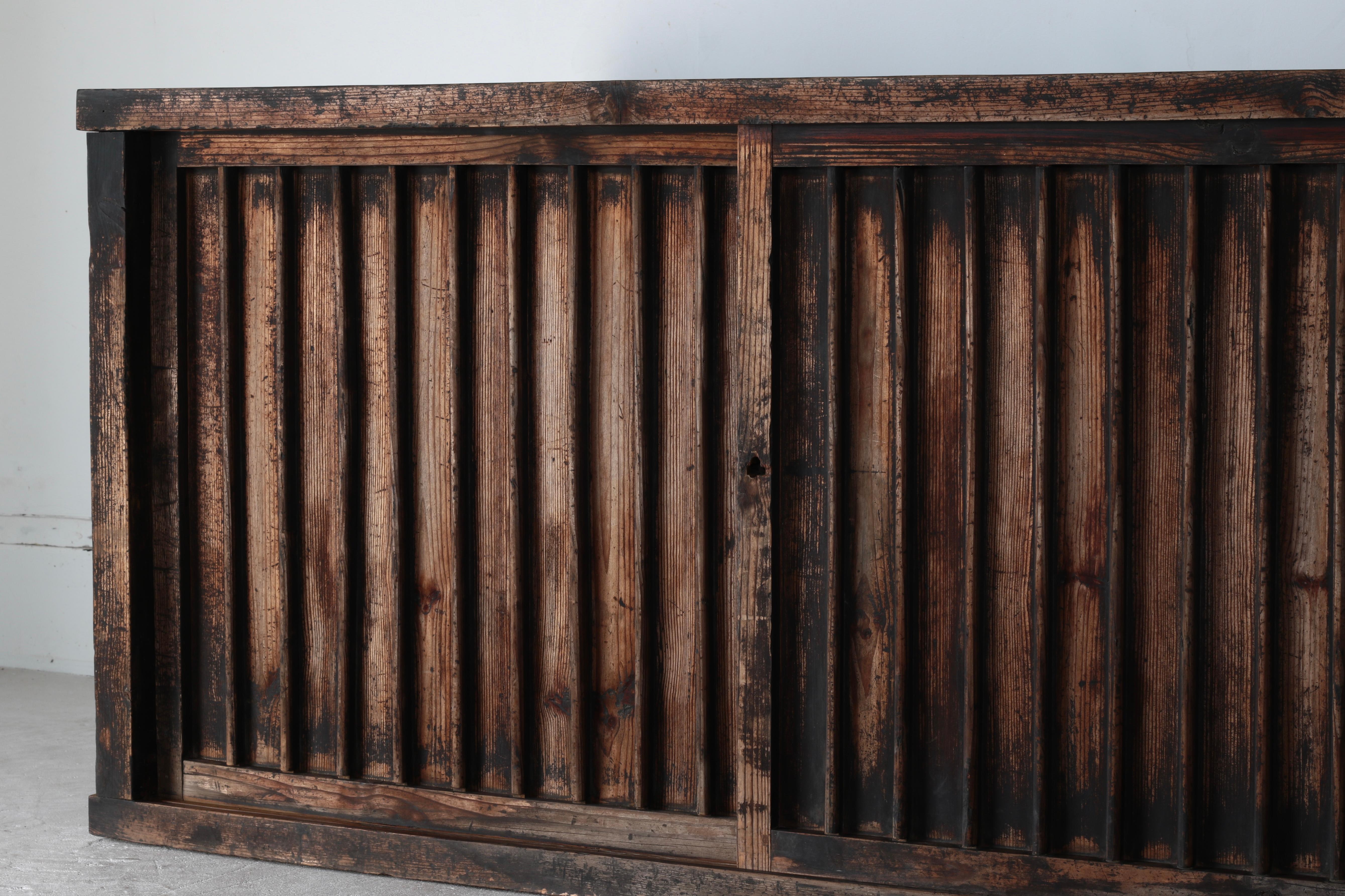 Antico Tansu giapponese di grandi dimensioni / Credenza / 1868-1912 Wabi-sabi in vendita 3