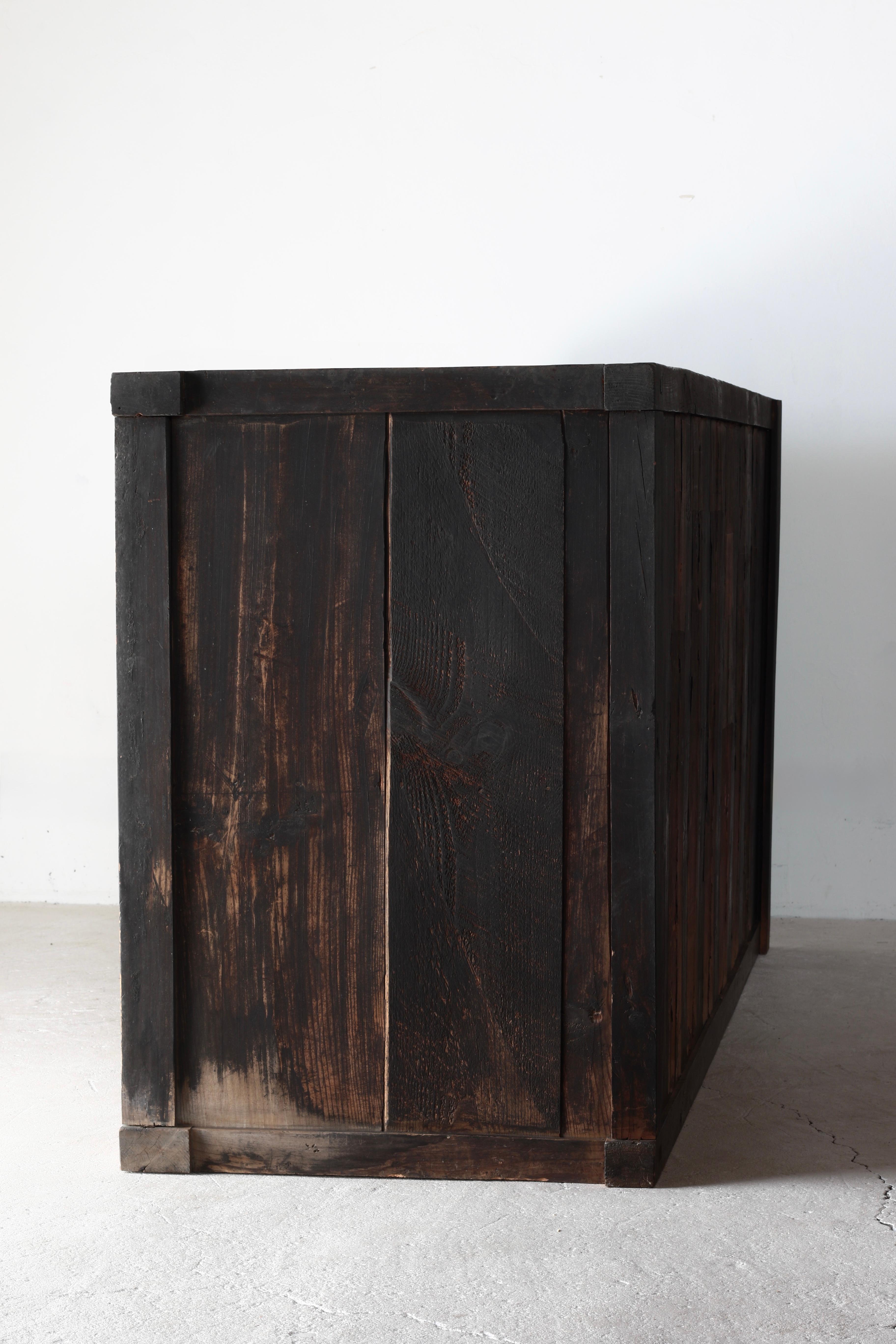 Antico Tansu giapponese di grandi dimensioni / Credenza / 1868-1912 Wabi-sabi in vendita 4