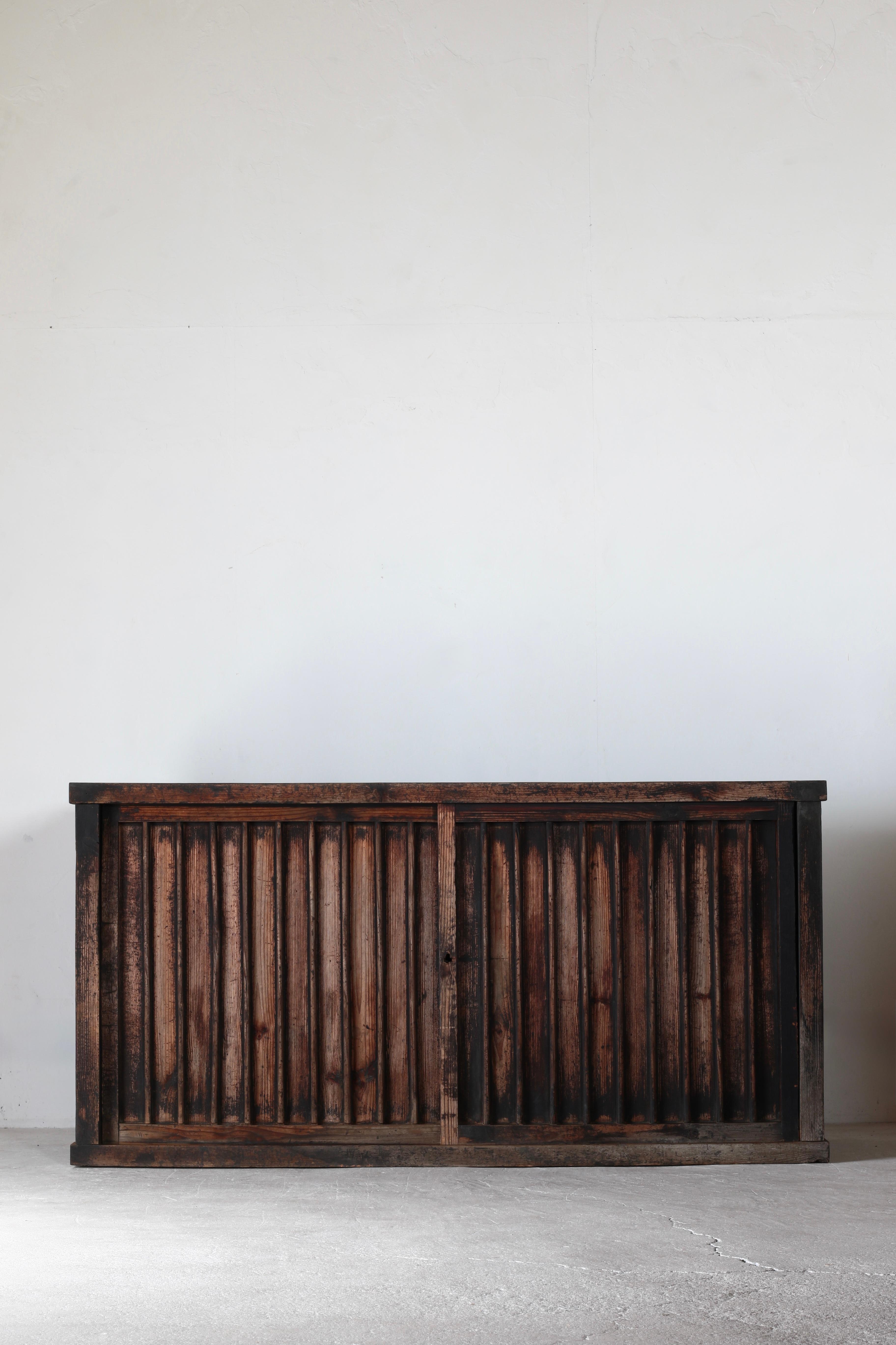 Antico Tansu giapponese di grandi dimensioni / Credenza / 1868-1912 Wabi-sabi in vendita 12