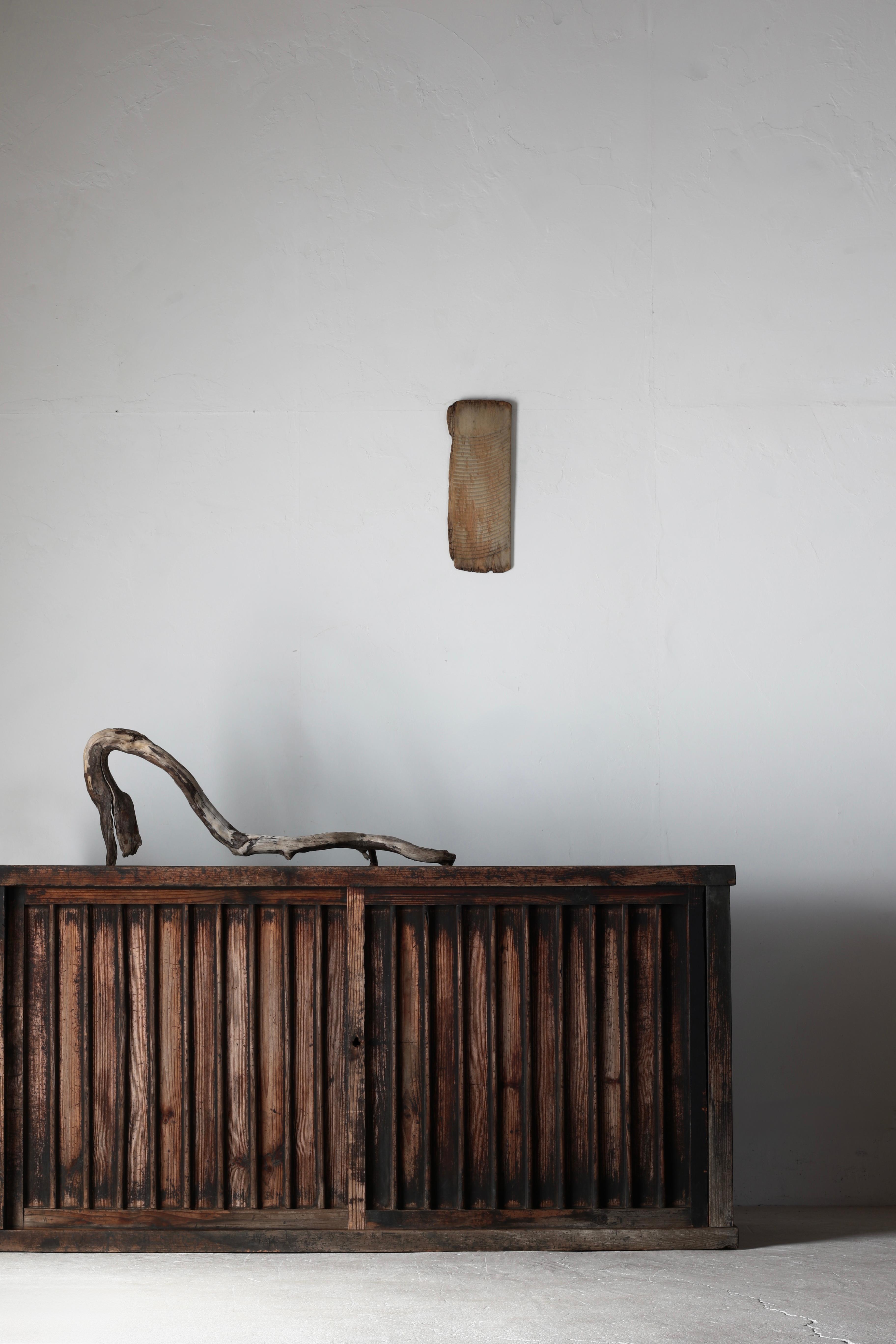Giapponese Antico Tansu giapponese di grandi dimensioni / Credenza / 1868-1912 Wabi-sabi in vendita