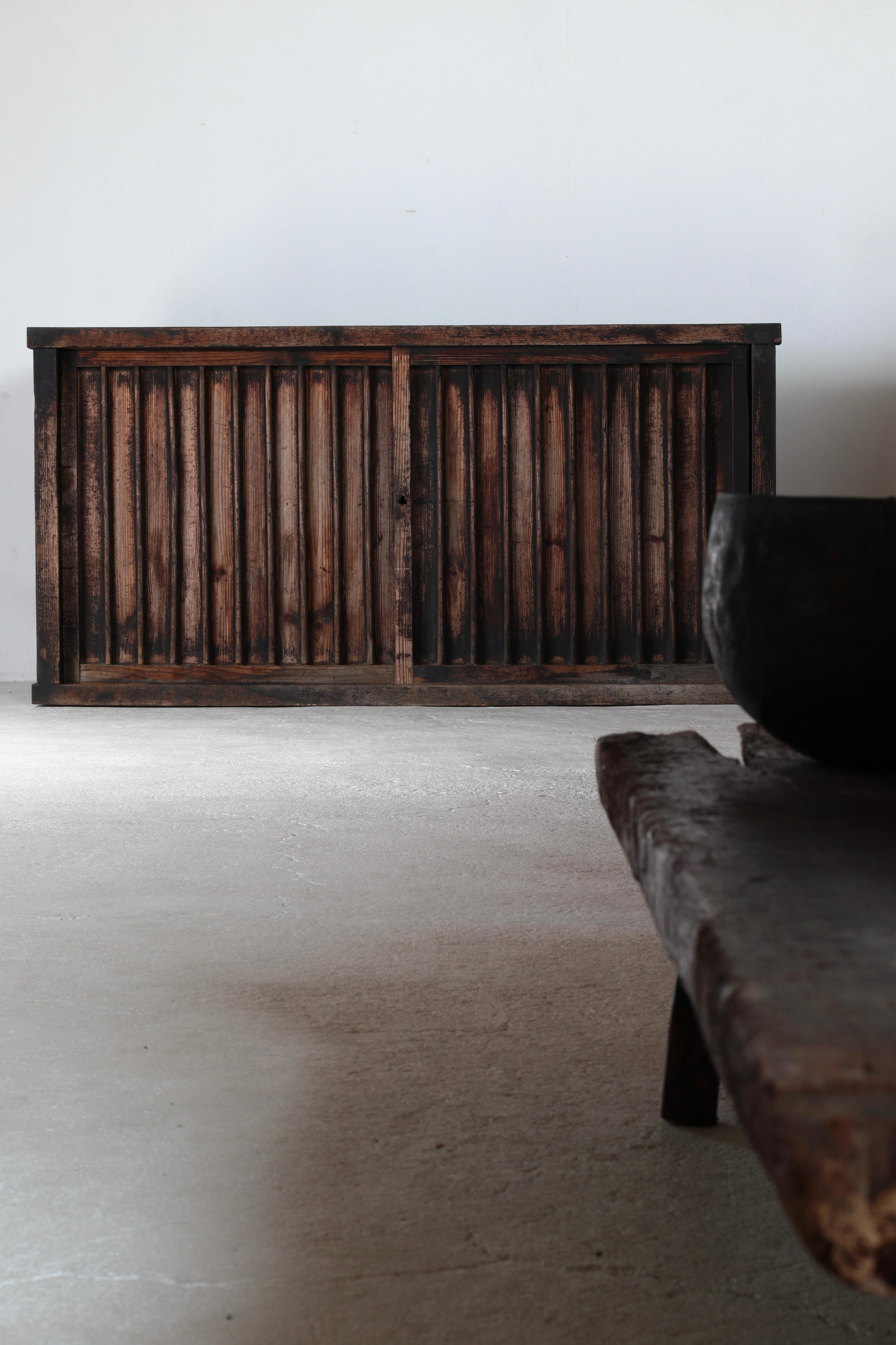 Antico Tansu giapponese di grandi dimensioni / Credenza / 1868-1912 Wabi-sabi In condizioni buone in vendita a Iwate-gun Shizukuishi-cho, Iwate Prefecture