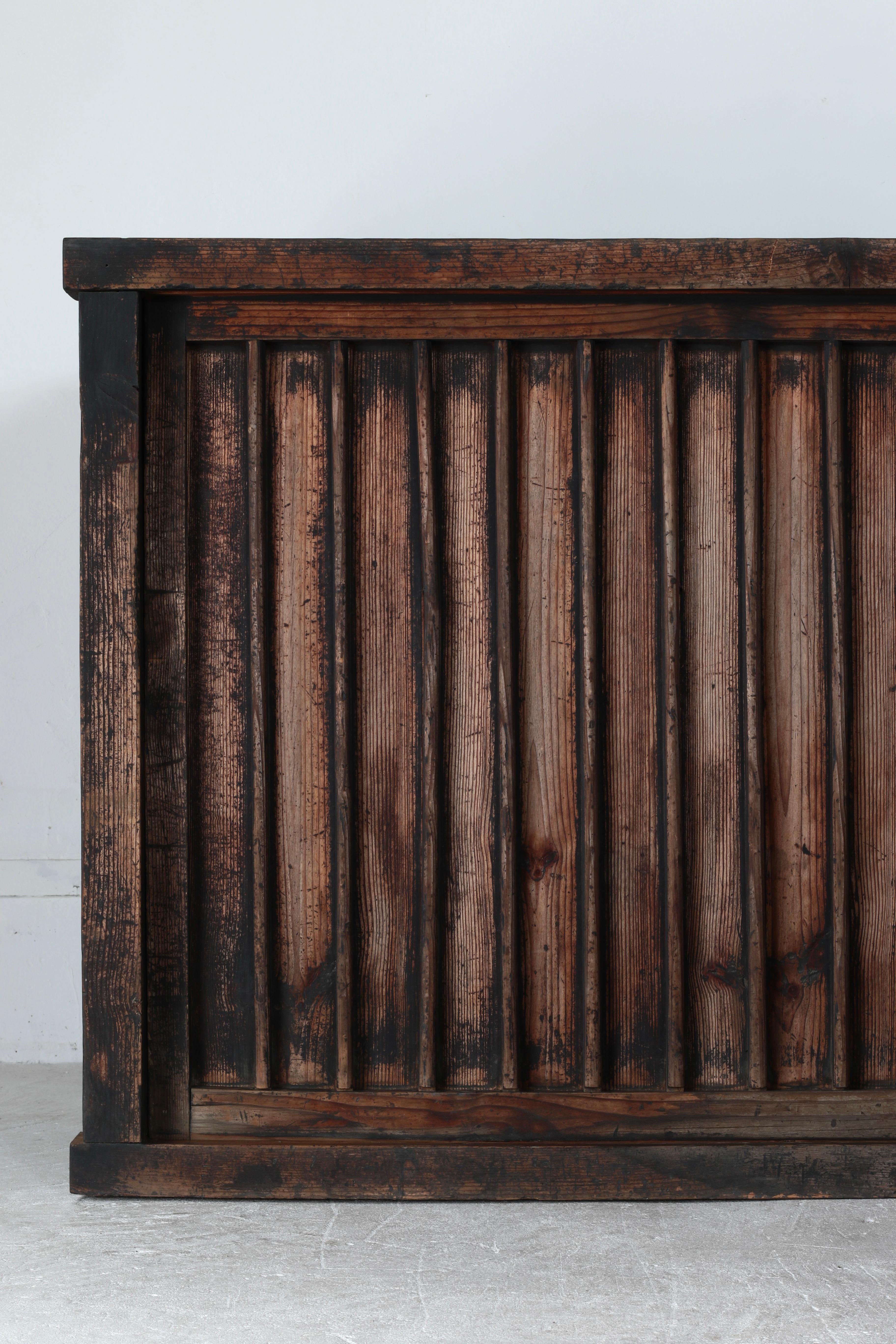 XIX secolo Antico Tansu giapponese di grandi dimensioni / Credenza / 1868-1912 Wabi-sabi in vendita