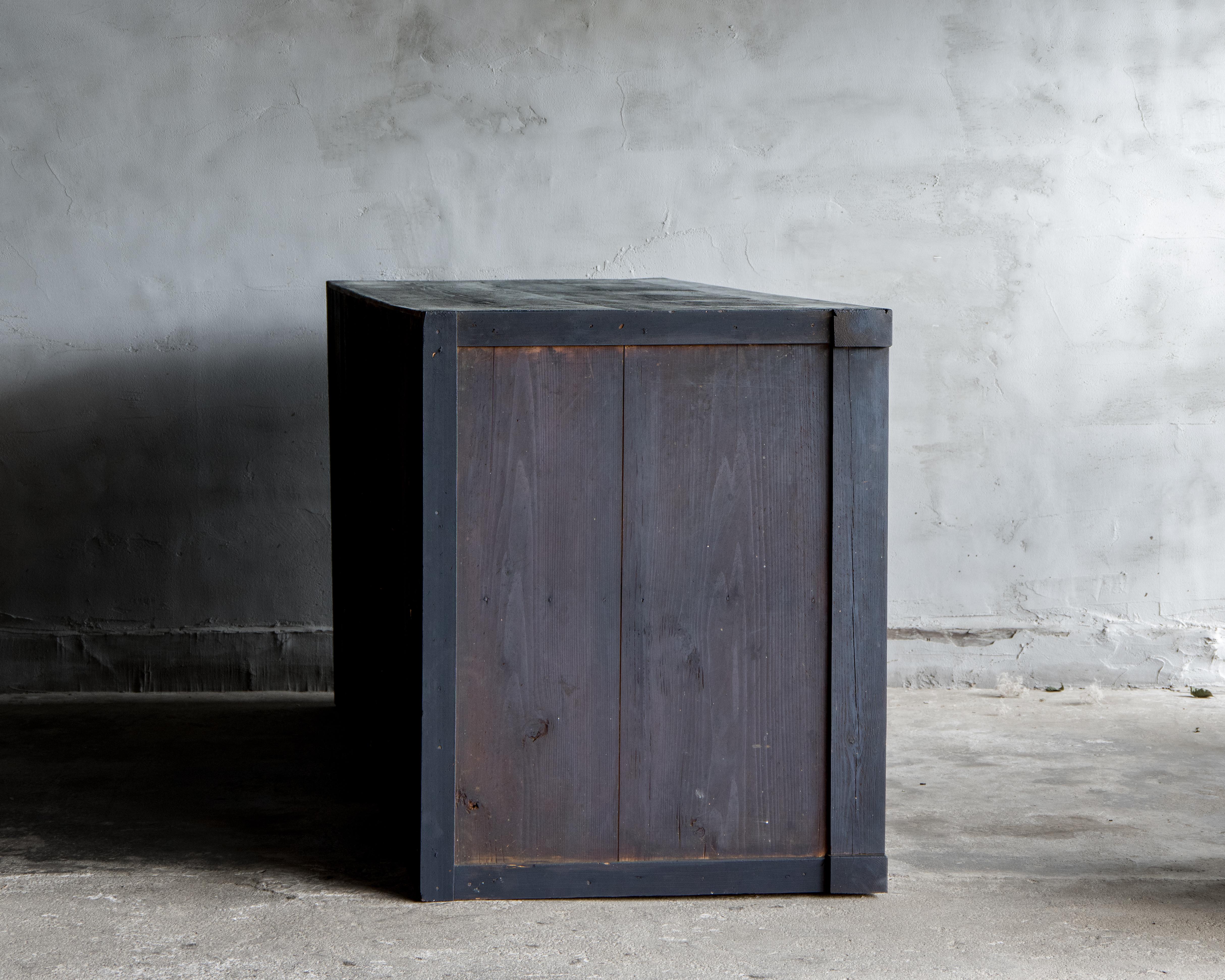 Antico Tansu giapponese di grandi dimensioni, porte a pannello, epoca Meiji 1868-1912, Wabi Sabi in vendita 12