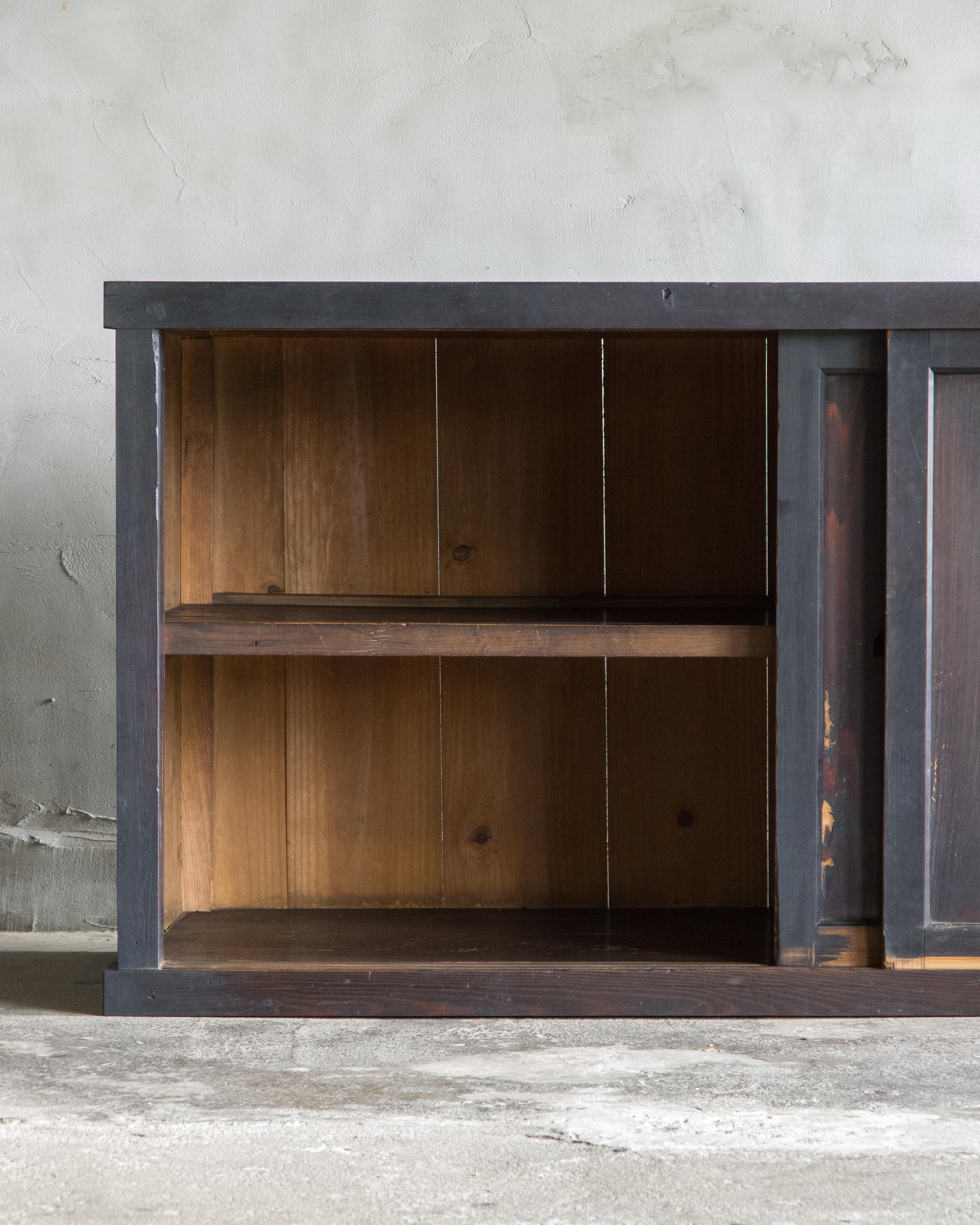 XIX secolo Antico Tansu giapponese di grandi dimensioni, porte a pannello, epoca Meiji 1868-1912, Wabi Sabi in vendita
