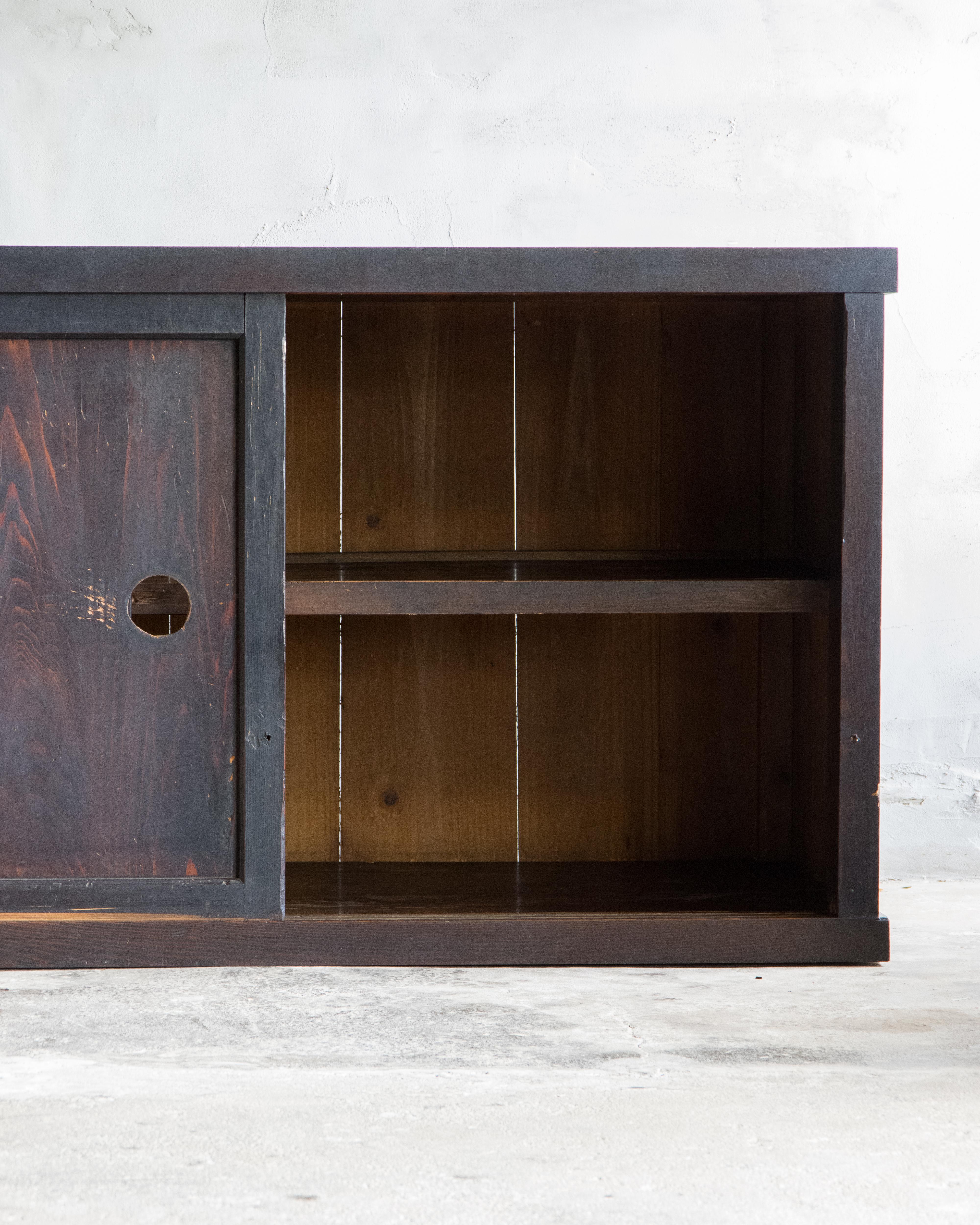Antico Tansu giapponese di grandi dimensioni, porte a pannello, epoca Meiji 1868-1912, Wabi Sabi in vendita 1