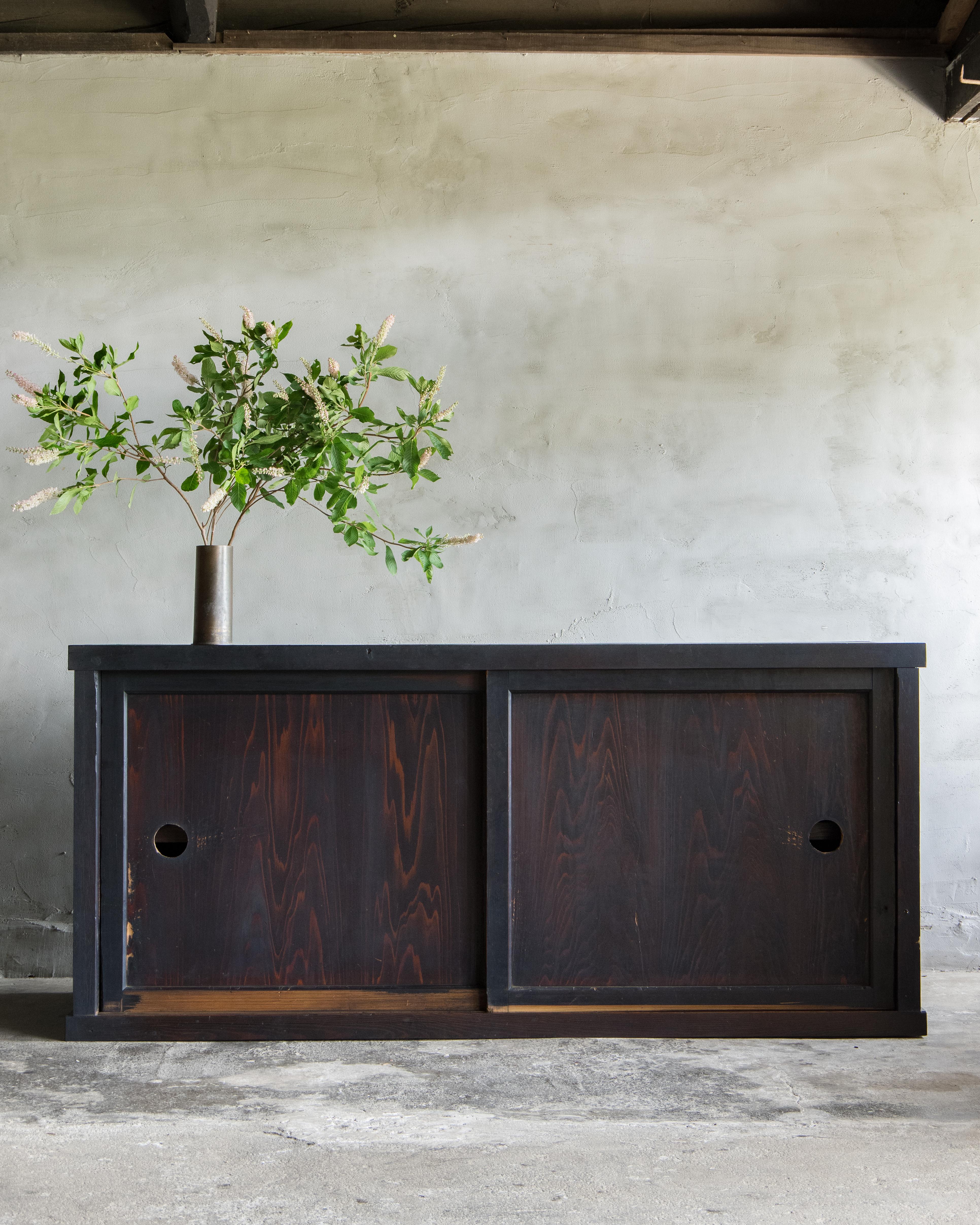 Antico Tansu giapponese di grandi dimensioni, porte a pannello, epoca Meiji 1868-1912, Wabi Sabi in vendita 2