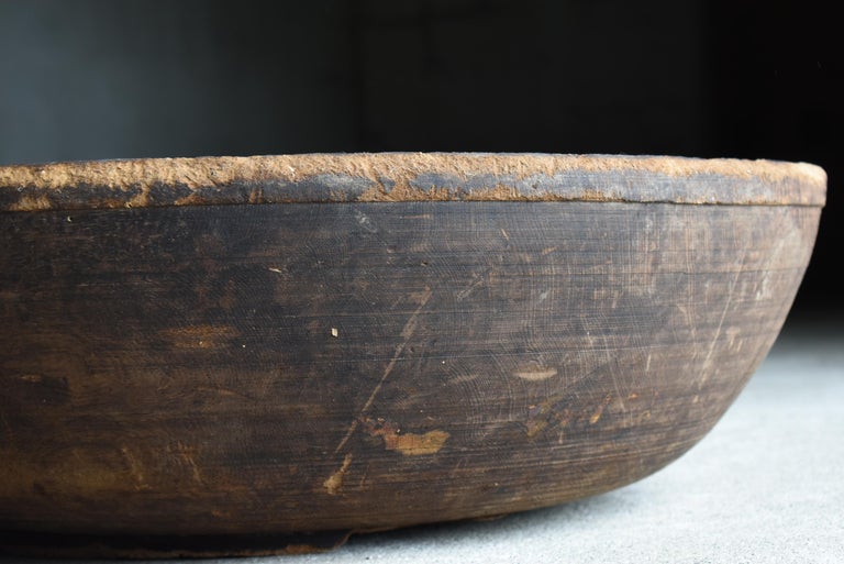 Japanese Antique Large Wooden Bowl 1860s-1900s/Mingei Wabisabi Primitive For Sale 2