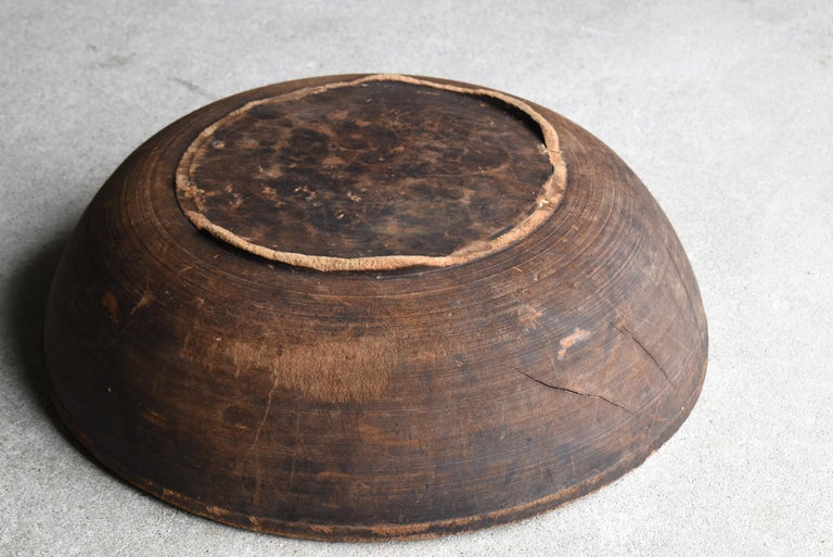Japanese Antique Large Wooden Bowl 1860s-1900s/Mingei Wabisabi Primitive For Sale 3