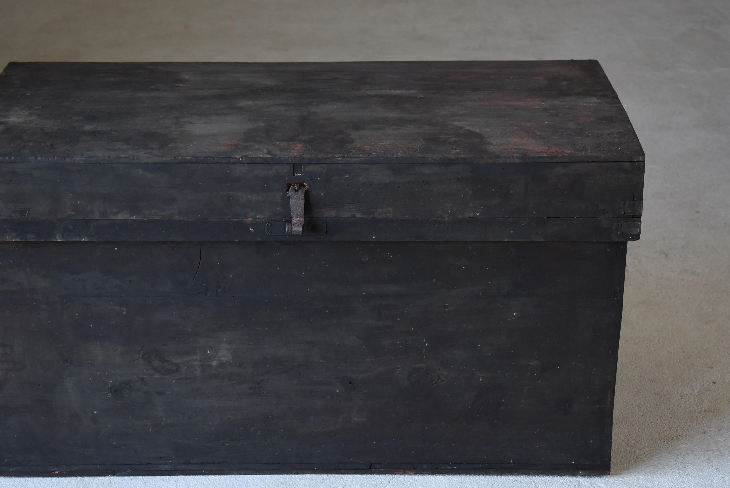 Meiji Japanese Antique Large Wooden Box 1850s-1900s/Sofa Table Coffee Table Tansu