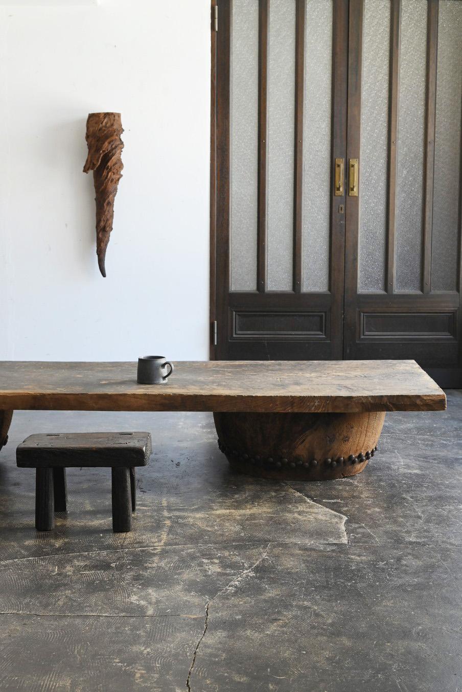 Japanischer antiker großer niedriger japanischer antiker Holztisch / 1868 bis 1920 / Wabi-sabi-Sofatisch im Zustand „Gut“ in Sammu-shi, Chiba