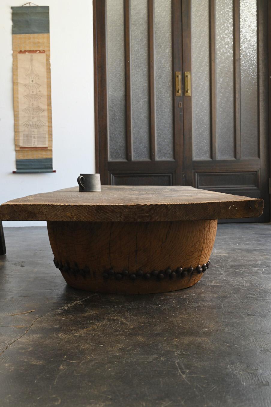 Japanischer antiker großer niedriger japanischer antiker Holztisch / 1868 bis 1920 / Wabi-sabi-Sofatisch (20. Jahrhundert)
