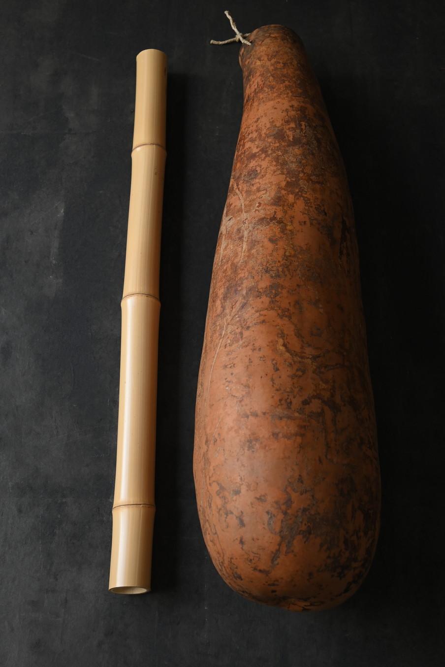 Jarrón japonés antiguo de flores de calabaza larga/1868-1920/objeto colgante de pared en venta 7