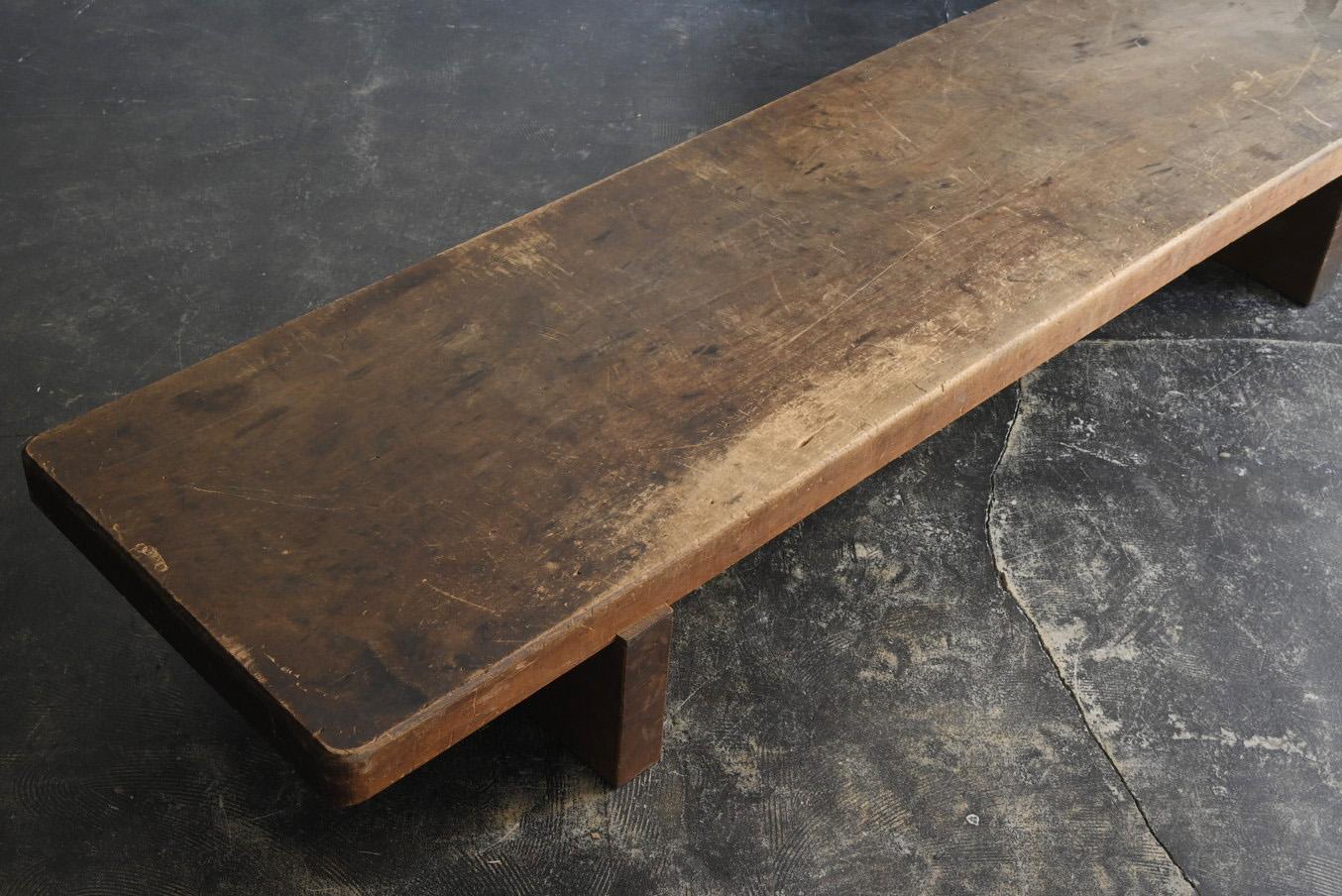 Japanischer antiker langer niedriger Holztisch/1868-1920/einfacher Sofatisch (Holzarbeit) im Angebot